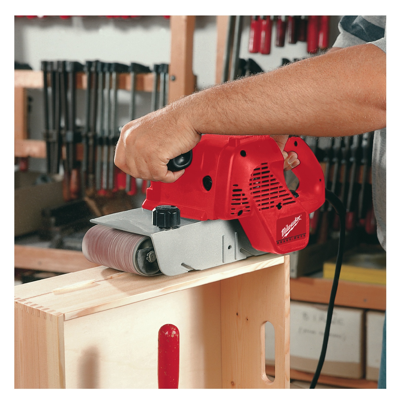 104219_Milwaukee_bandschuurmachine_100mm_1150W_BS_100_LE_p2