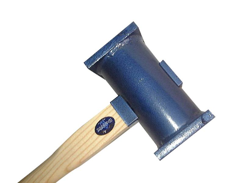 Stalen sleg voorzien van houten steel