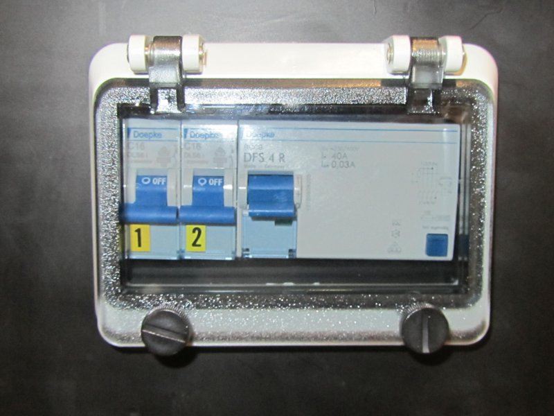 107052_handypower230v_800x600_p02