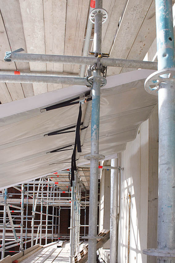 111480_Layher_tijdelijke_tussenkap_p3