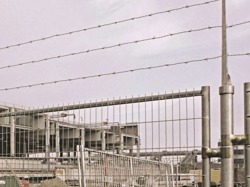 125499_Puntdraad_rol_250m_voor_bouwhek_Heras_p2