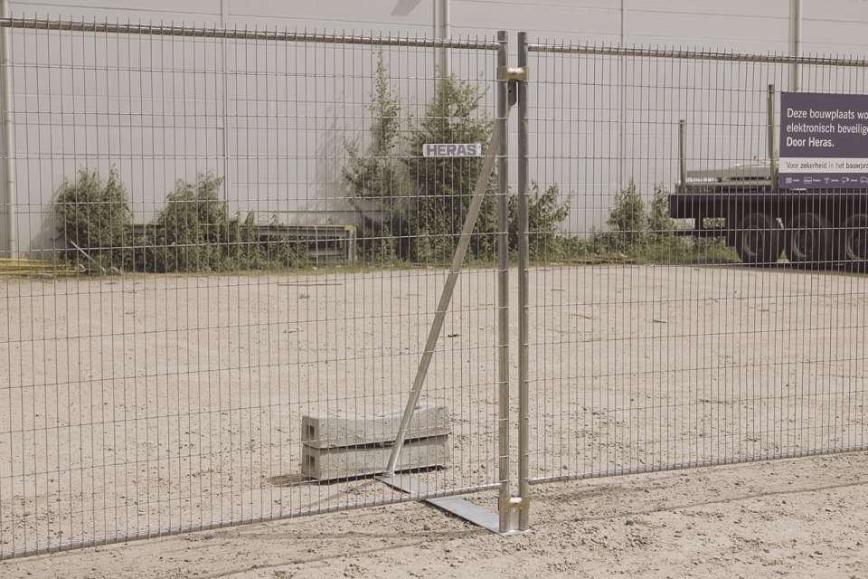 128354_Schoorplaat_groot_voor_bouwhek_Heras_p3