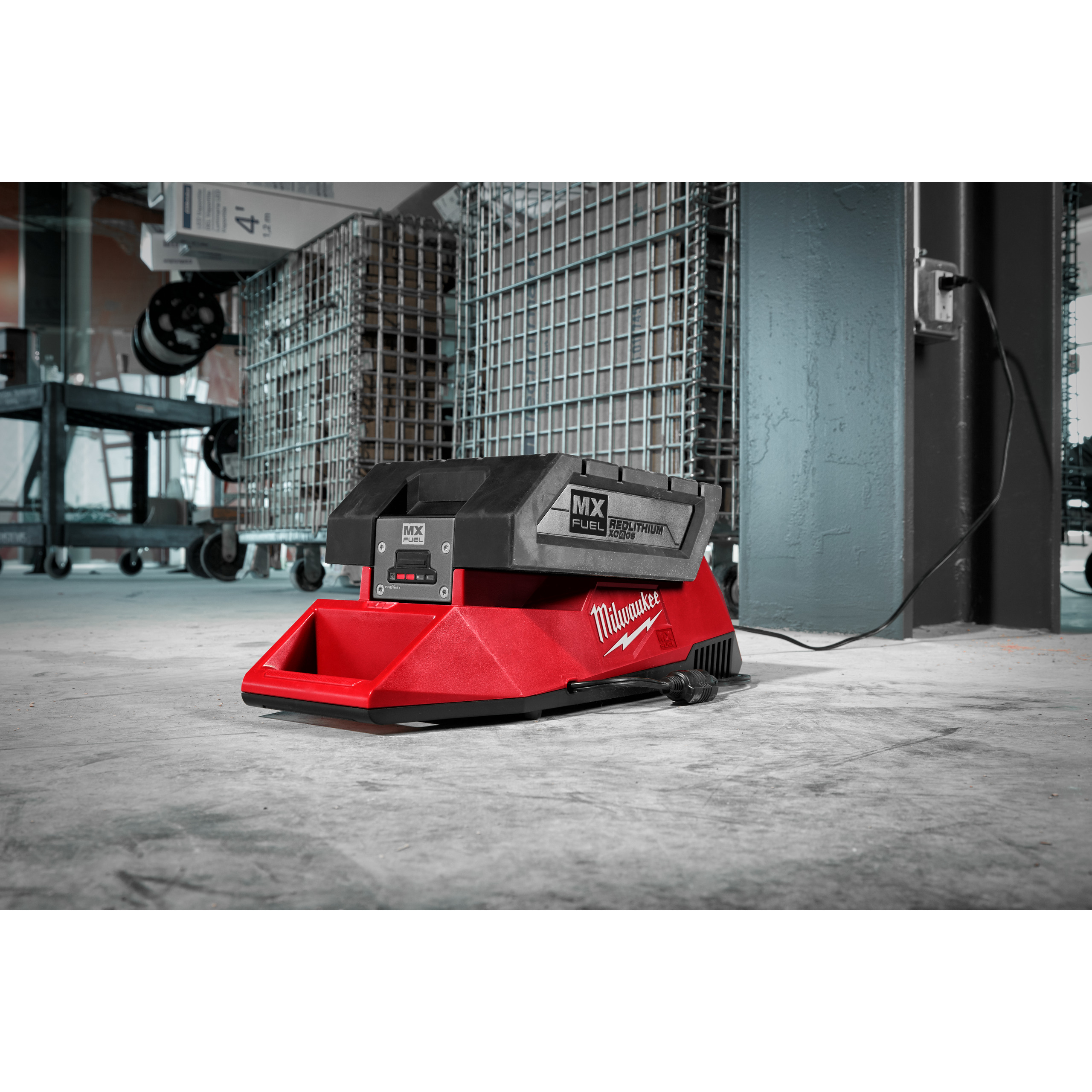 129901_Milwaukee_MX_FUEL_acculader_4_5Ah_MXF_C_p4