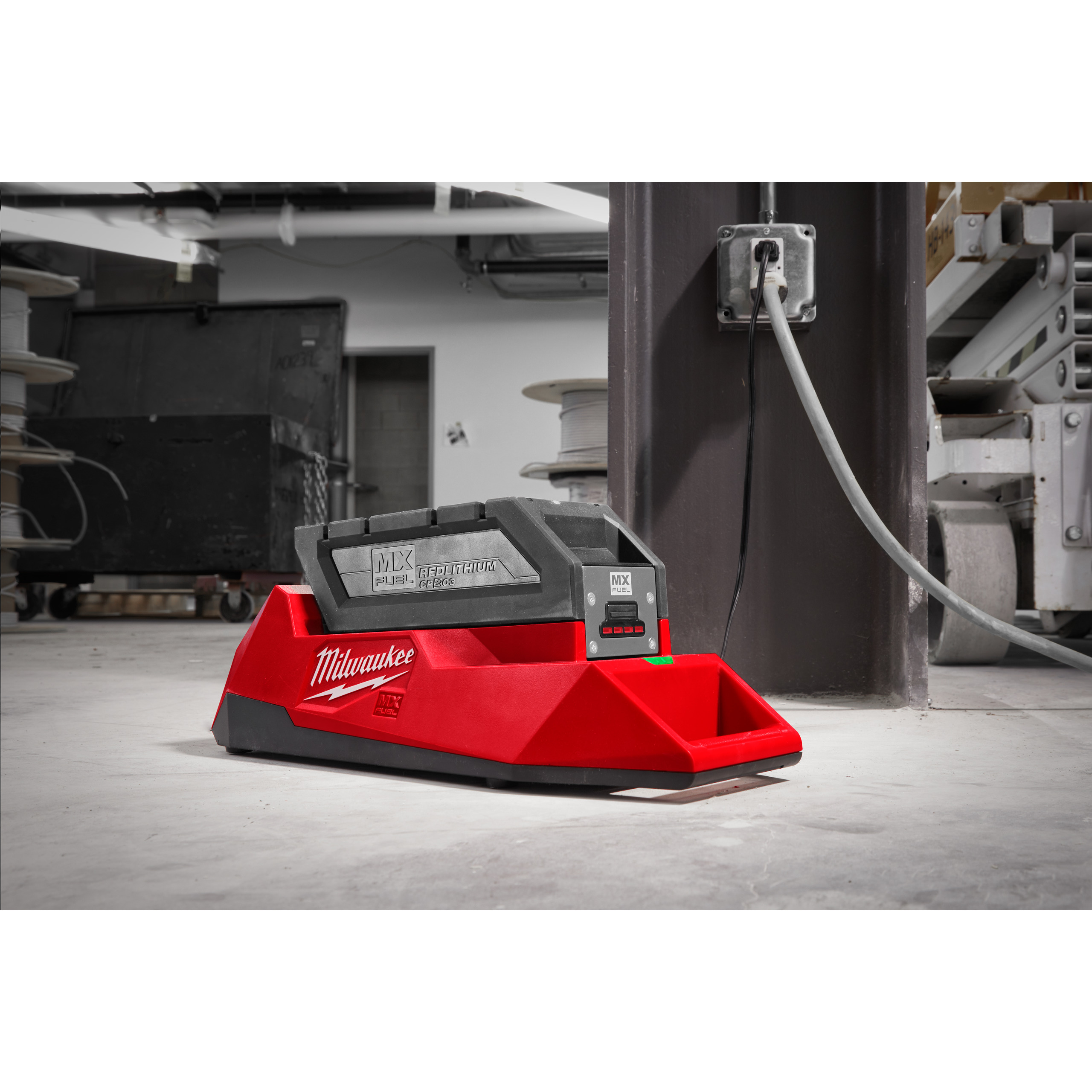 129901_Milwaukee_MX_FUEL_acculader_4_5Ah_MXF_C_p5