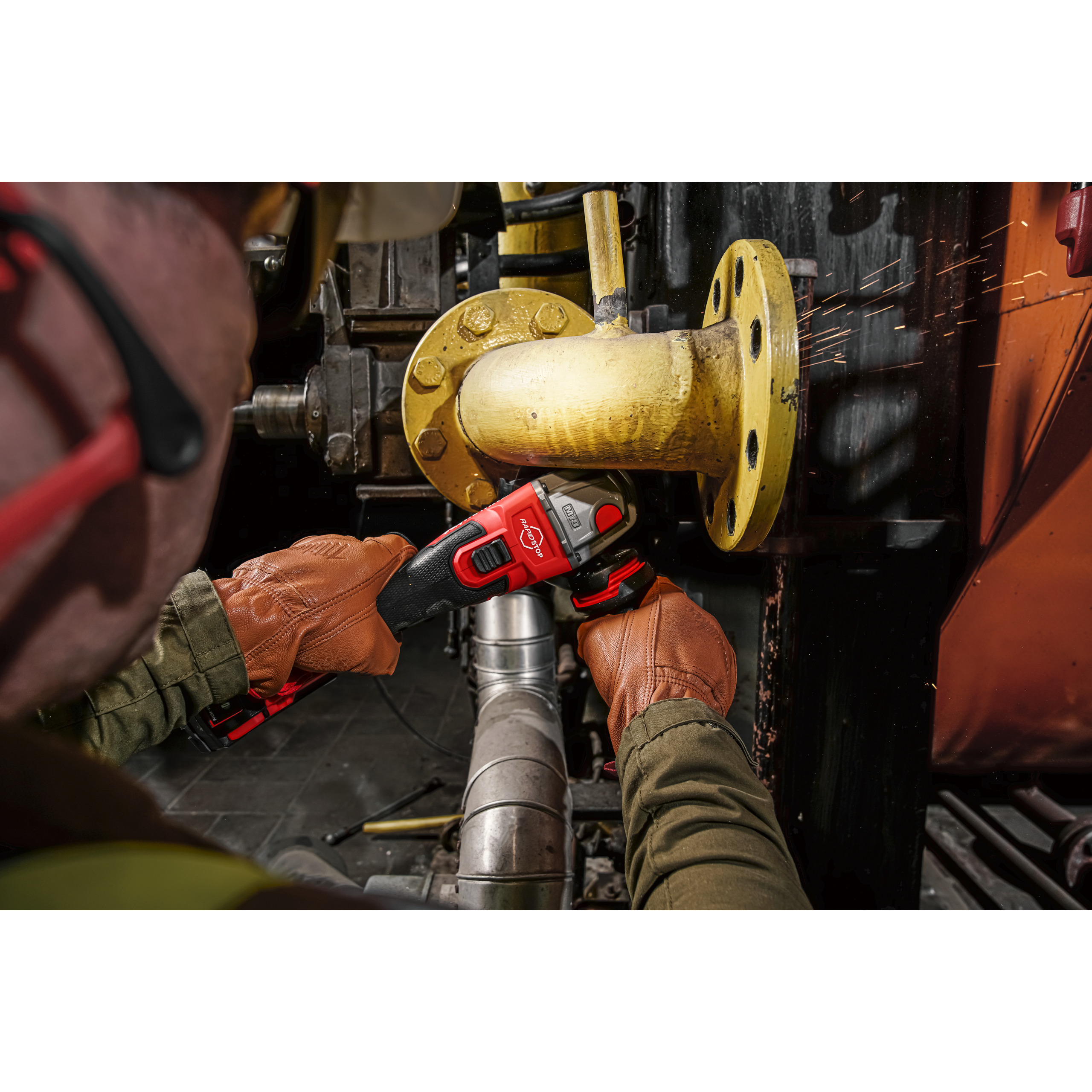 130951_Milwaukee_18V_haakse_slijper_125mm_FUEL_rem_2x_5_0Ah_M18_FSAG125XB_502X_p6