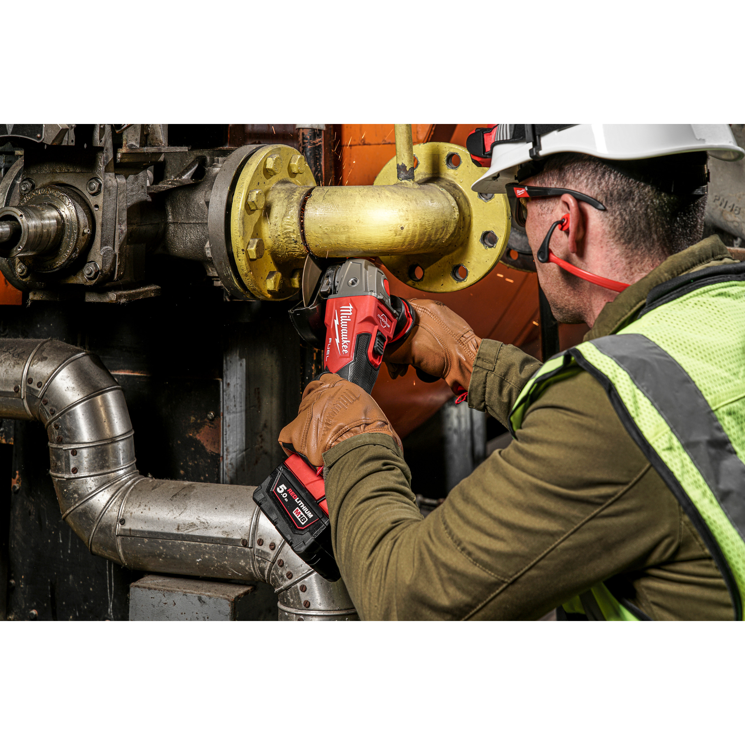130951_Milwaukee_18V_haakse_slijper_125mm_FUEL_rem_2x_5_0Ah_M18_FSAG125XB_502X_p7