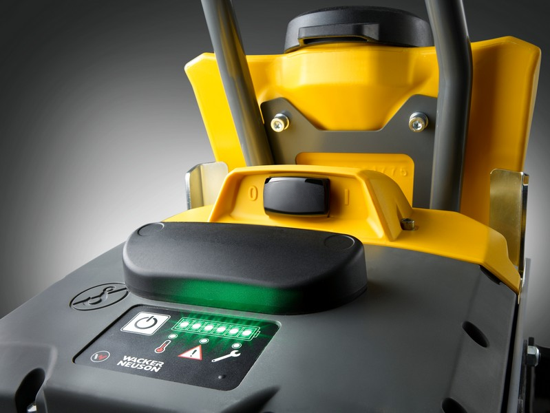 131562_Trilplaat_op_accu_Wacker_APS_1550_e_p8