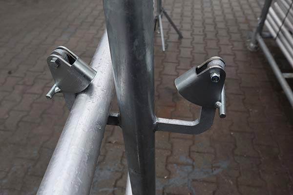 Leuningstaander breedplaatvloer met adapter voor dubbele leuning