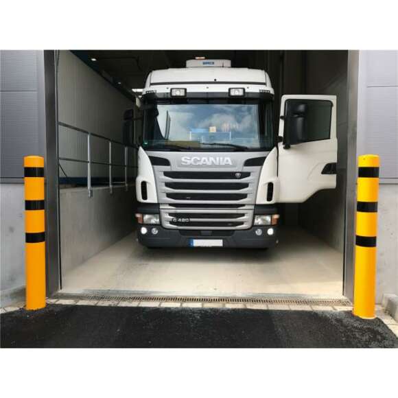 132670_Beschermpaal___152_mm_geel_zwart_100_cm_met_voetplaat_p7