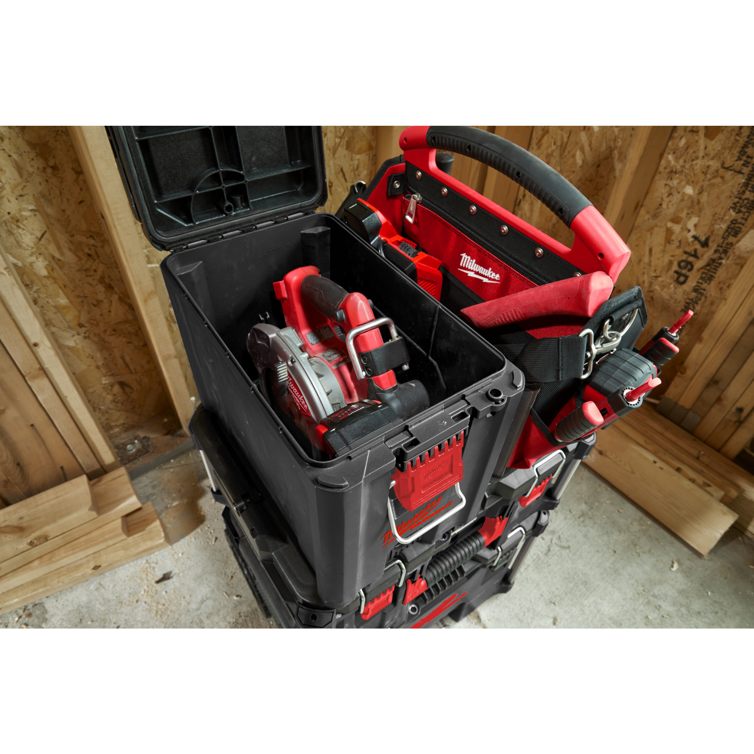 136577_Milwaukee_PACKOUT_Box_Compact_330_x_249_x_411_p3