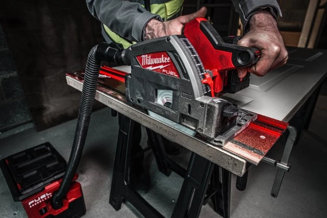 136665_Milwaukee_geleiderail_GR_800_0_8m_aluminium_p2