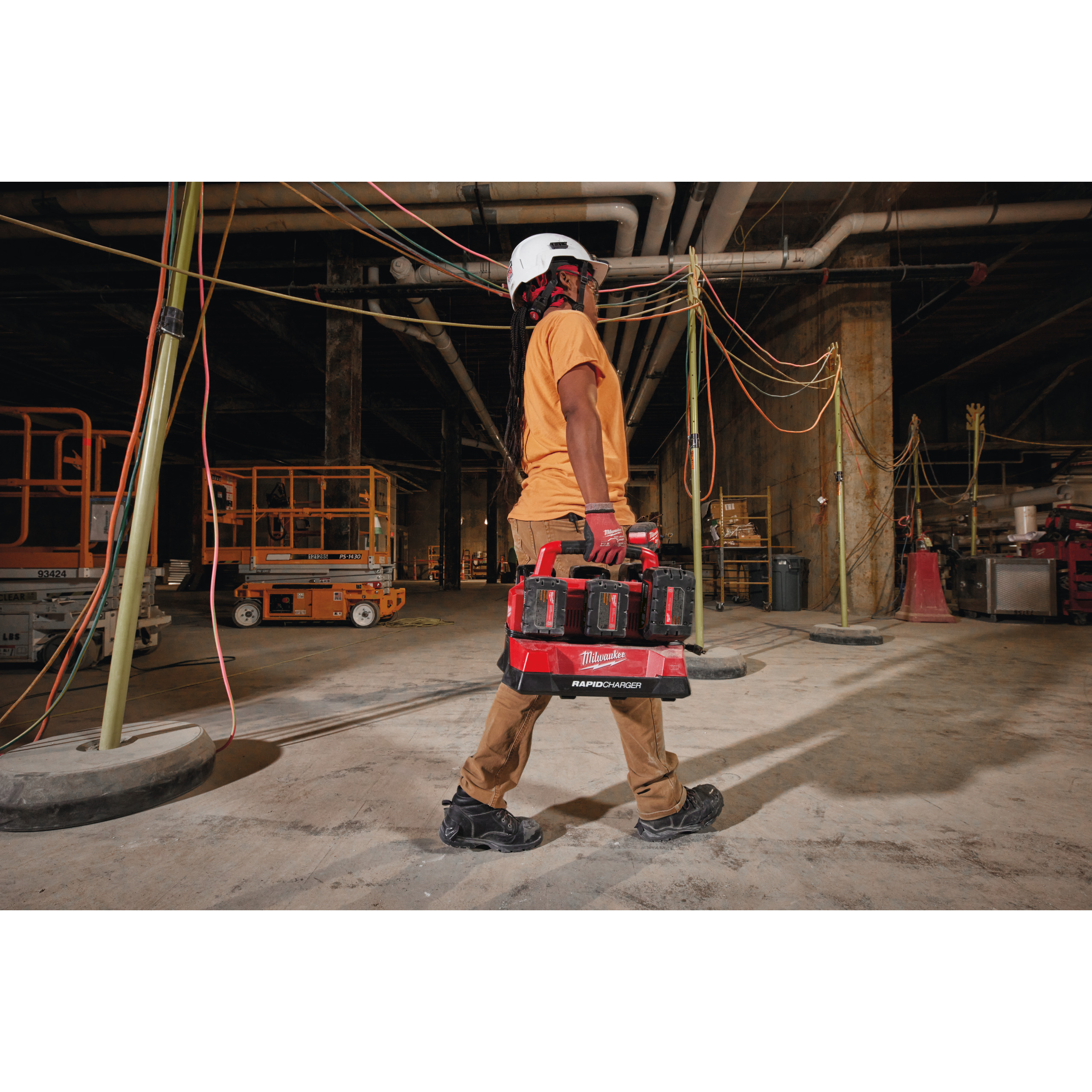 136699_Milwaukee_18V_acculader_6A_6_voudig_PACKOUT_M18_PC6_EU_p6