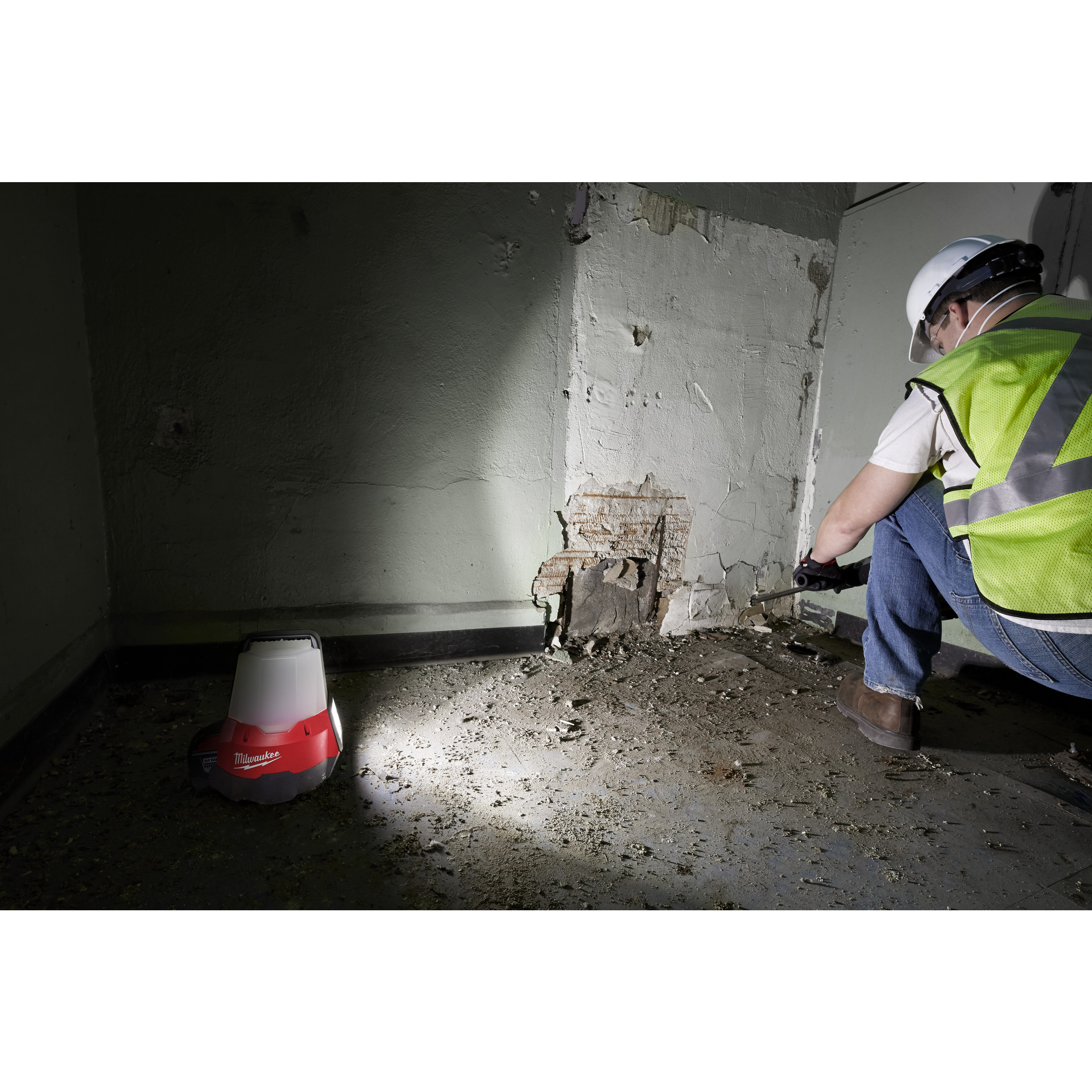 136876_Milwaukee_led_lamp_m18_tradesman_area_p5