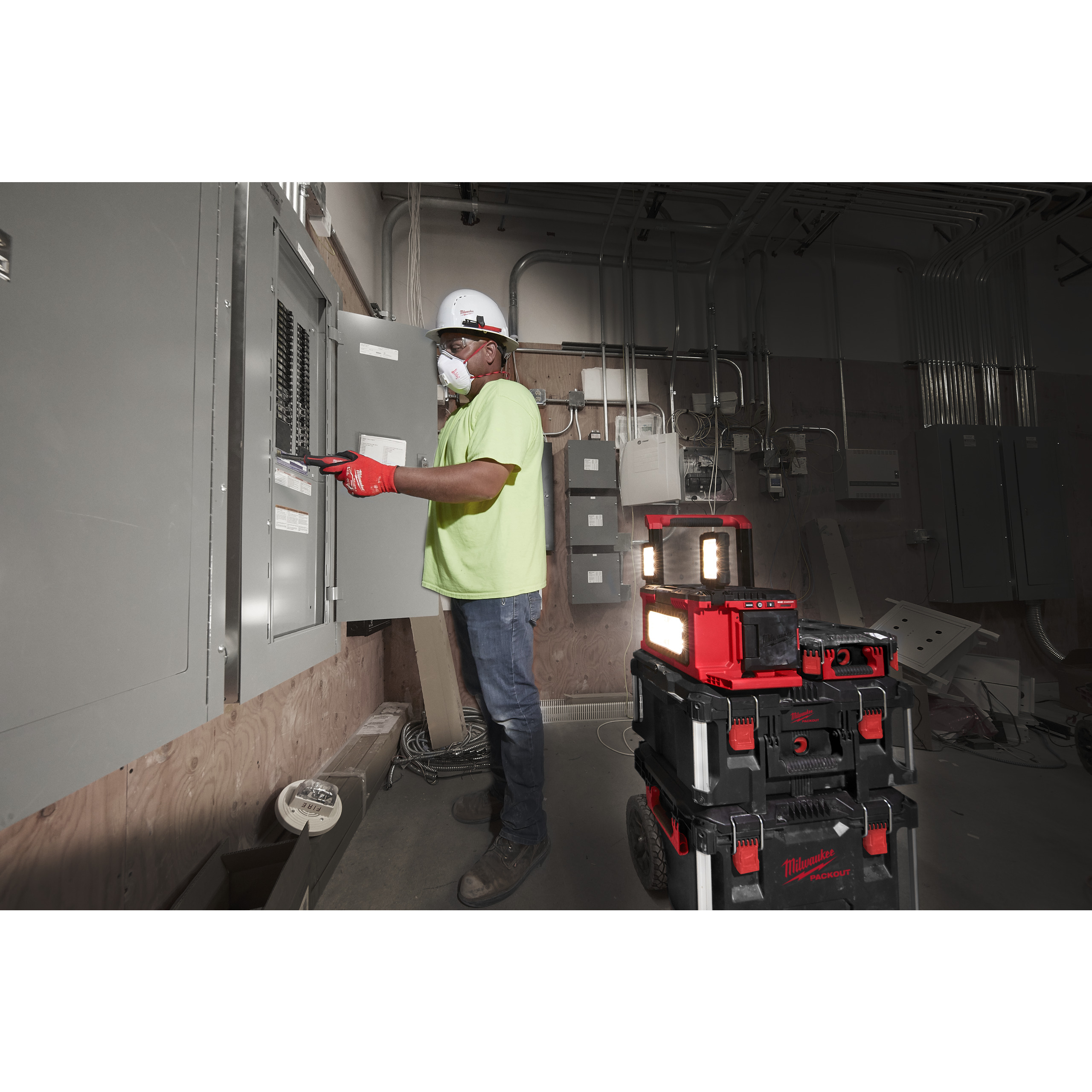 136885_Milwaukee_18V_LED_bouwlamp_3000lm_PACKOUT_laadfunctie_M18_POALC_0_p4