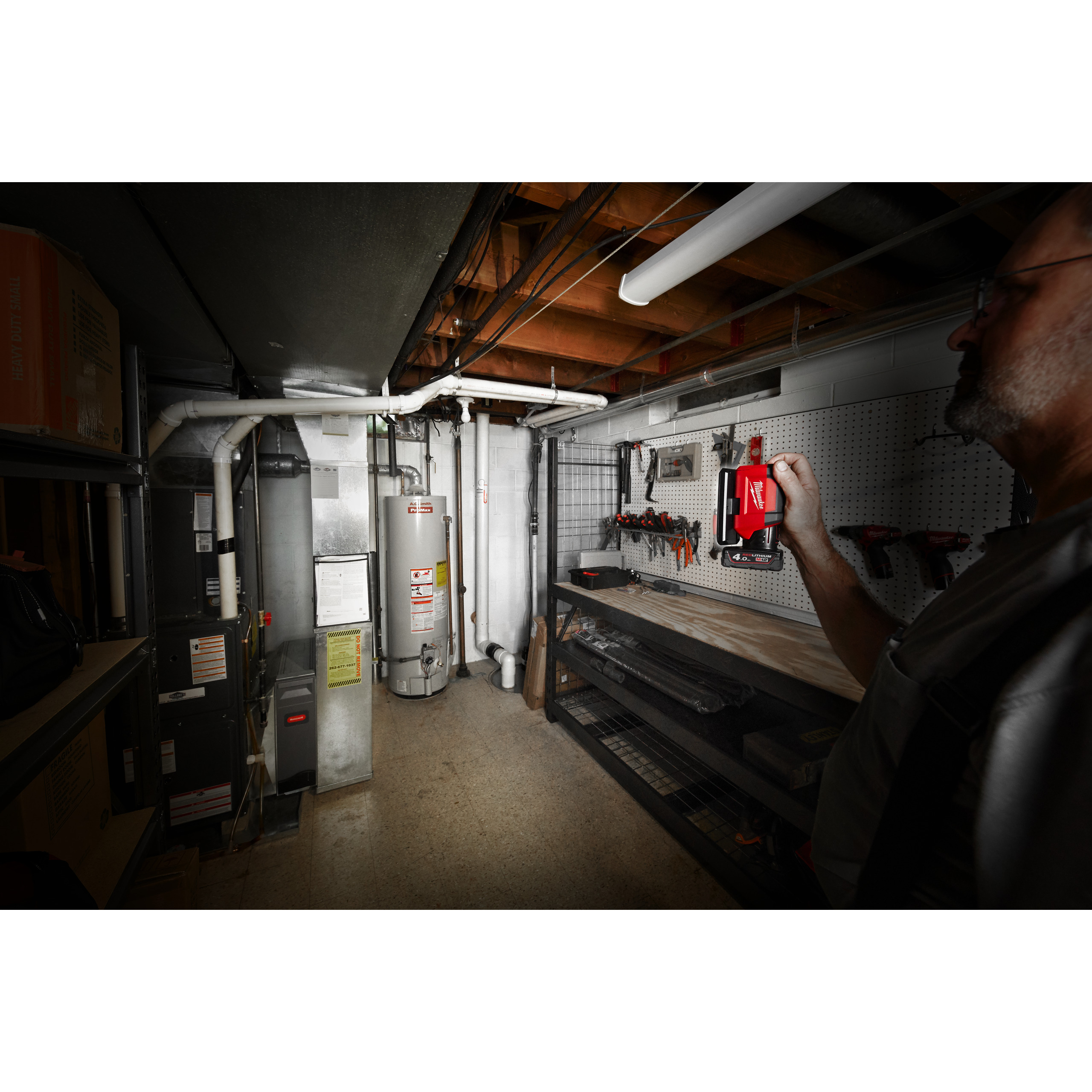 136886_Milwaukee_12V_LED_bouwlamp_700lm_magnetisch_draaibaar_M12_PAL_0_p3