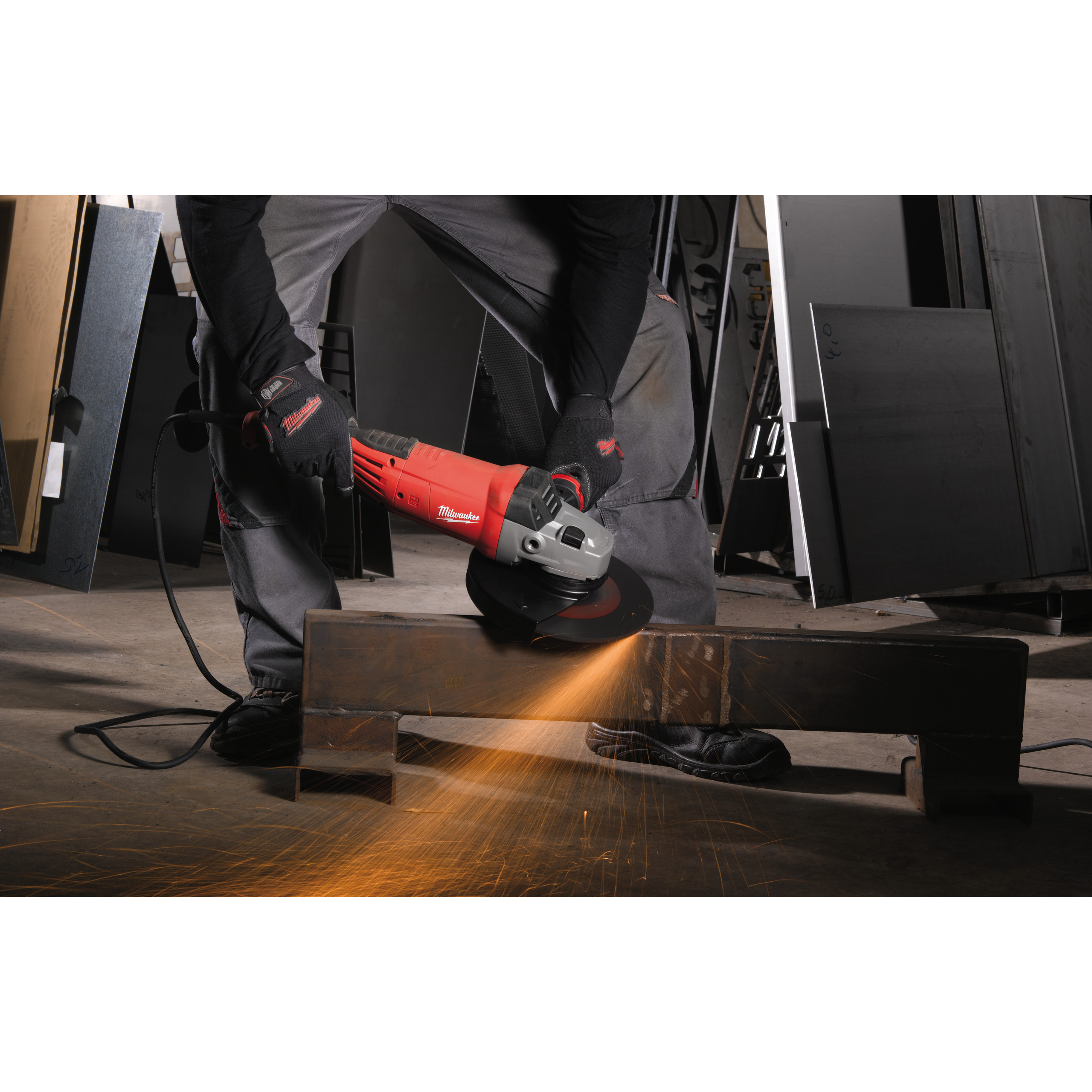 136969_Milwaukee_haakse_slijper_230mm_2200W_AVS_AGV_22_230_E_p2