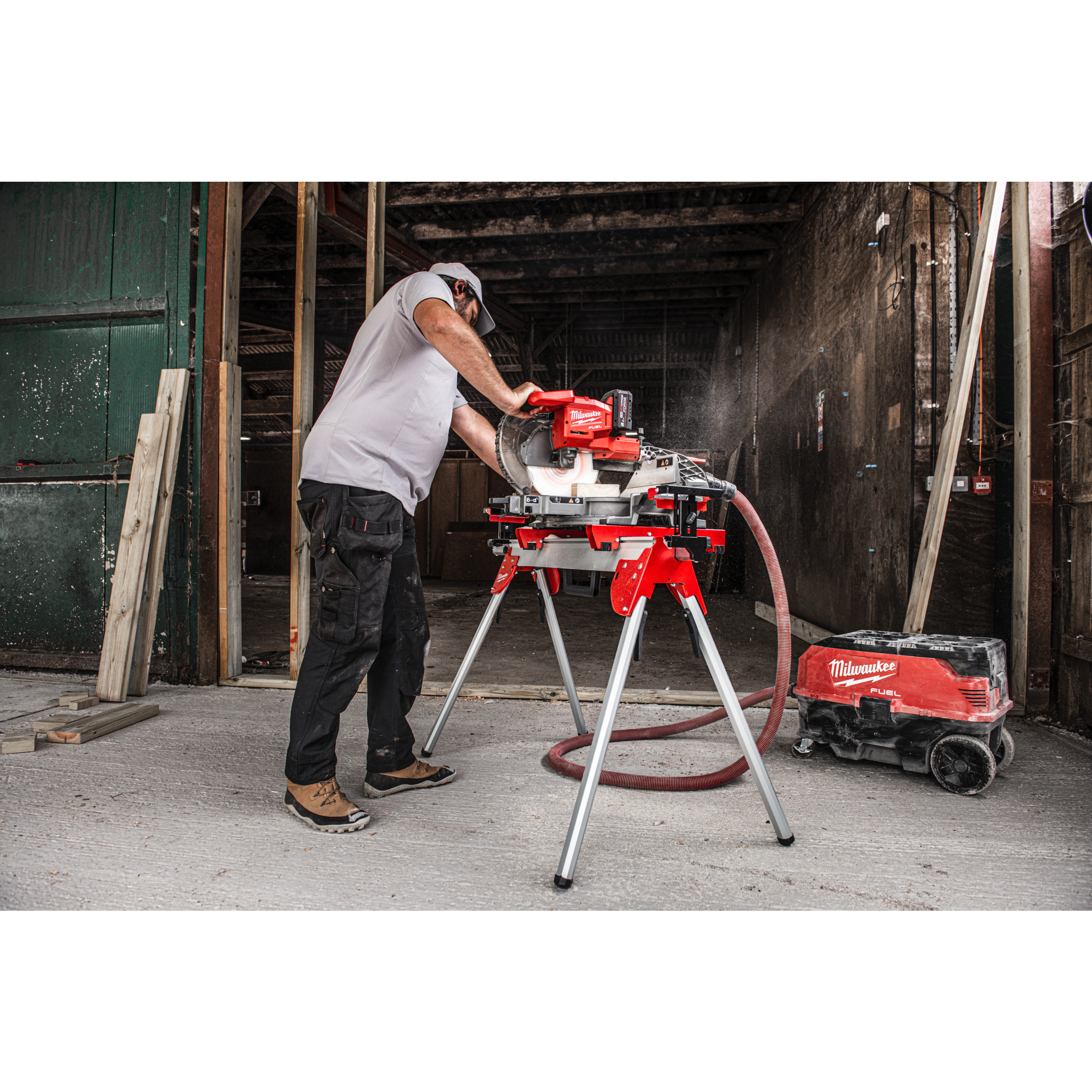 137015_Milwaukee_18V_afkort_verstekzaag_254mm_FUEL_M18_FMS254_0_p4