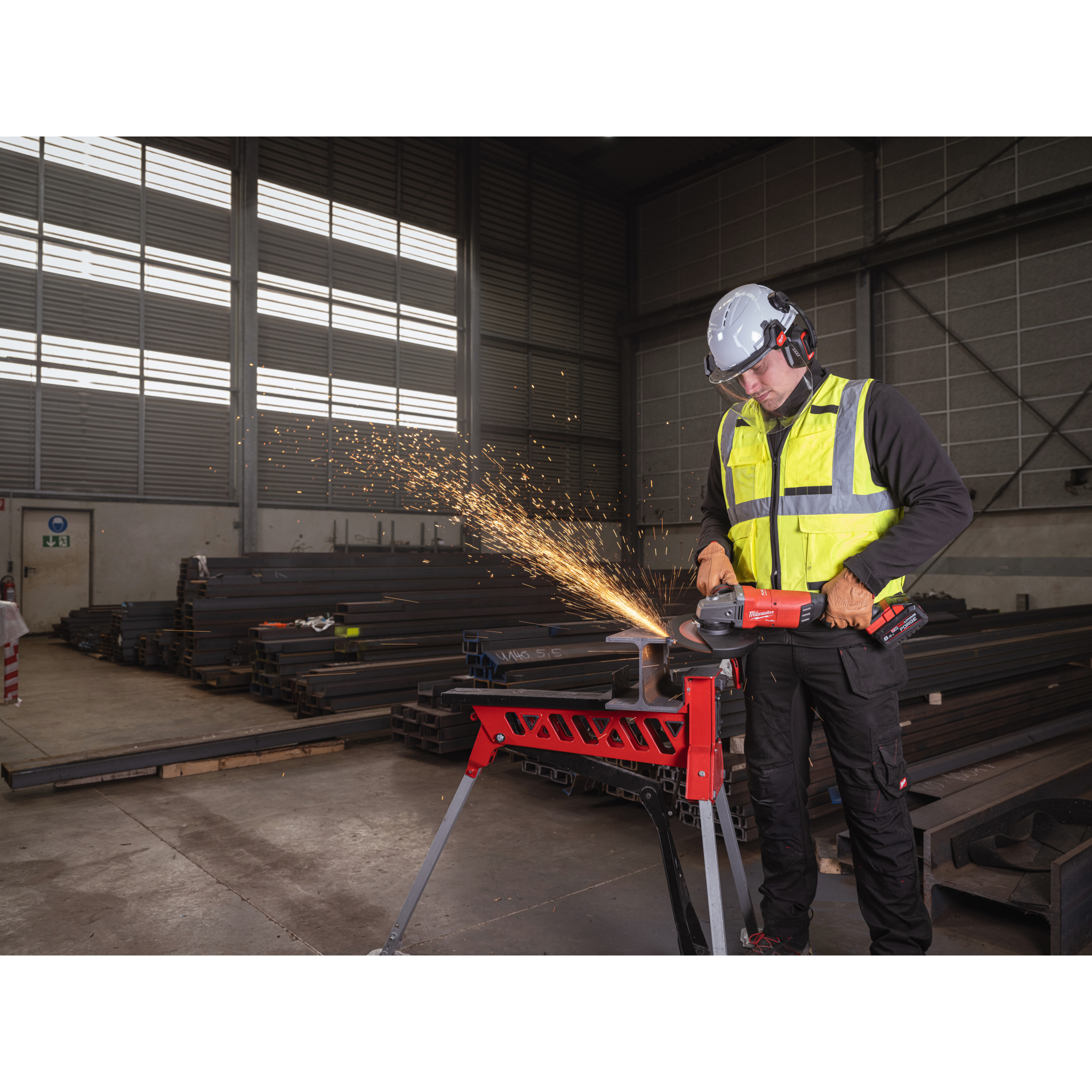 137139_Milwaukee_18V_haakse_slijper_230mm_ONE_KEY_dodemansschakelaar_rem_M18_ONEFLAG230XPDB_0C_p8