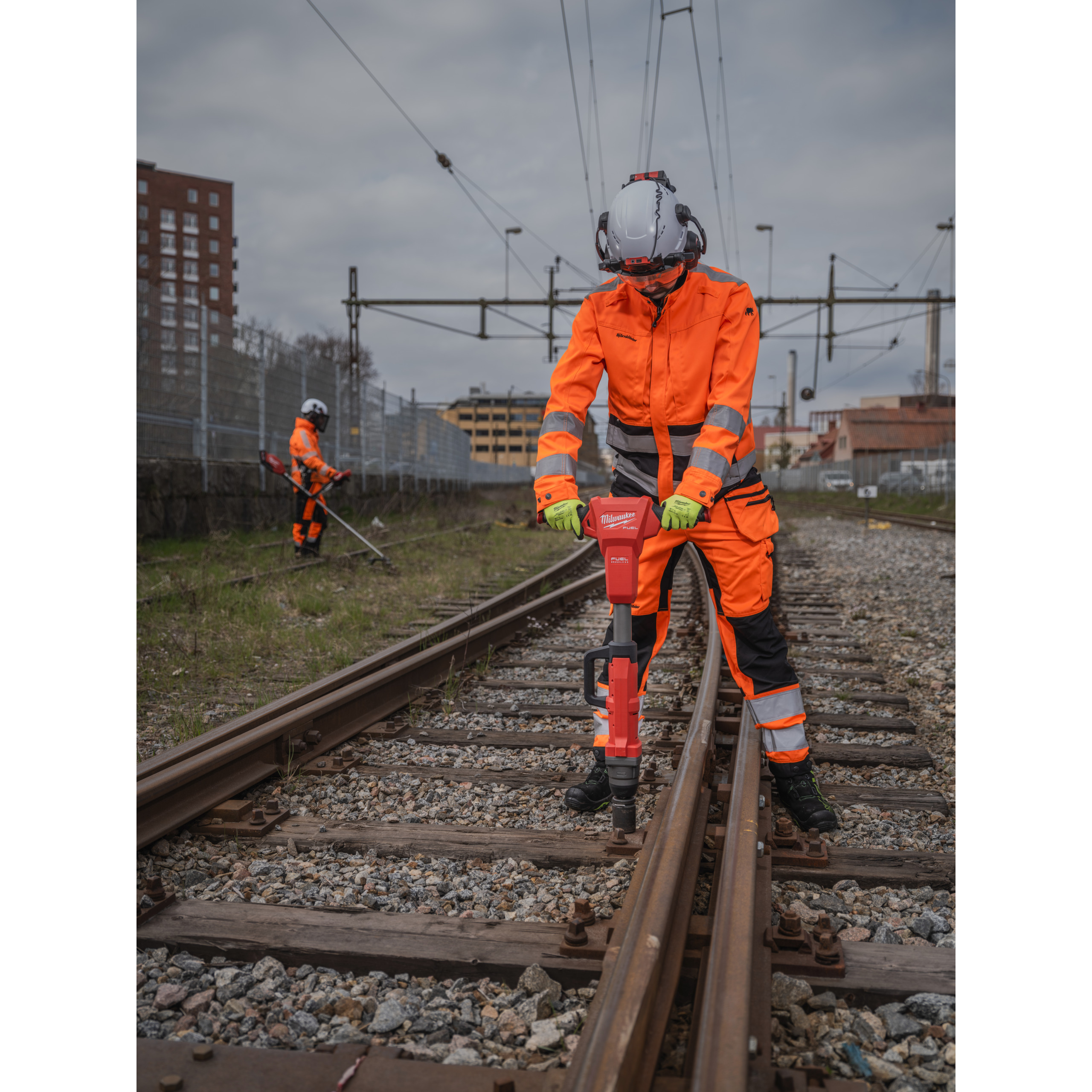 137197_Milwaukee_18V_slagmoersleutel_1__2033Nm_FUEL_Rail_Lang_frictiering_M18_FHIWF1R_0_p3