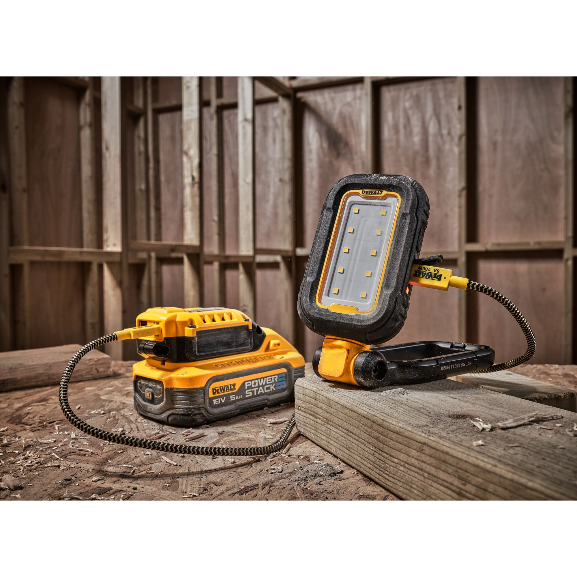 137612_Dewalt_USB_C_werklamp_1000_lm_DCL182_XJ_p7