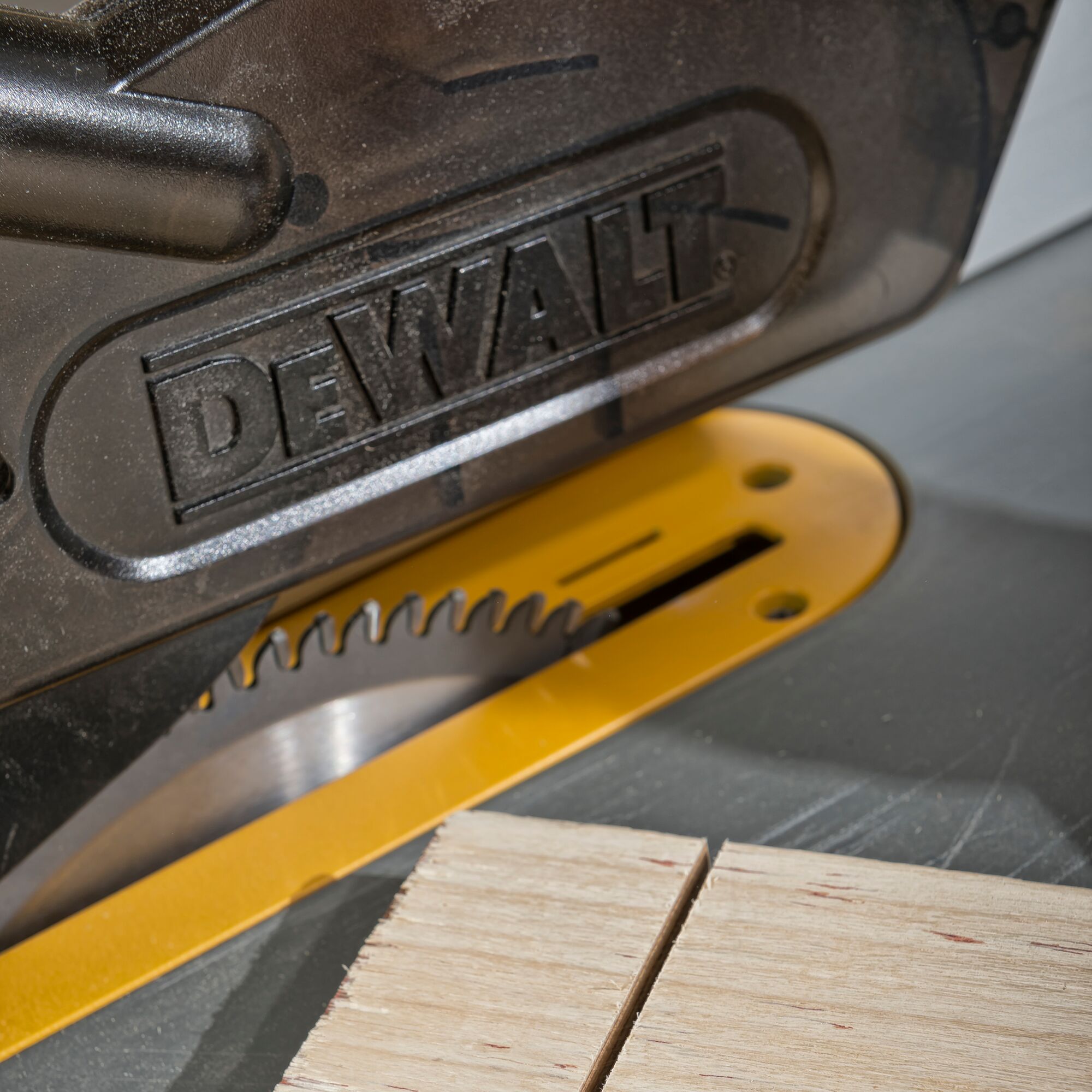 137904_Dewalt_Cirkelzaagblad_250x30x3_00_40T_wisseltand_10__DT4322_p4
