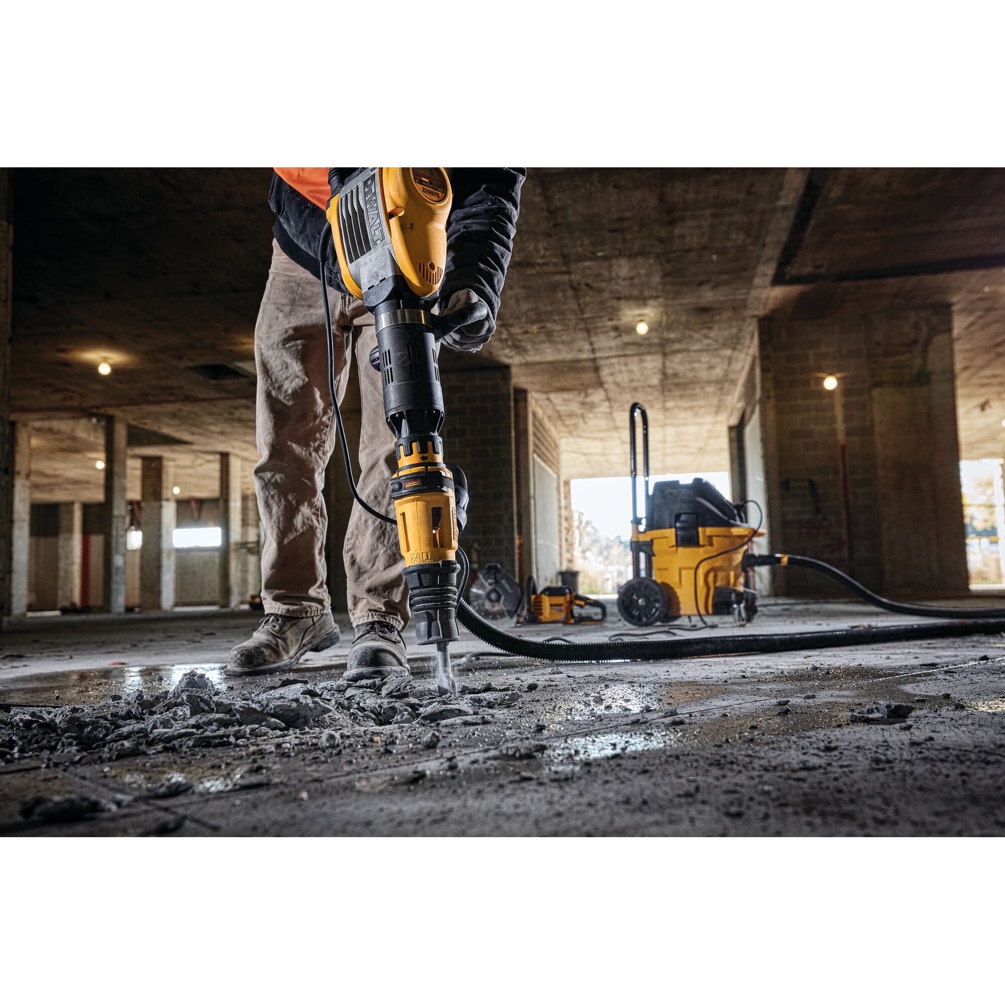 138115_Dewalt_breekhamer_13_3kg_SDS_max_24J_1600W_met_AVC_D25951K_QS_p4