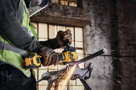 138181_DeWALT_haakse_slijper_DCG409VSNT_XJ_18V_XR_p4