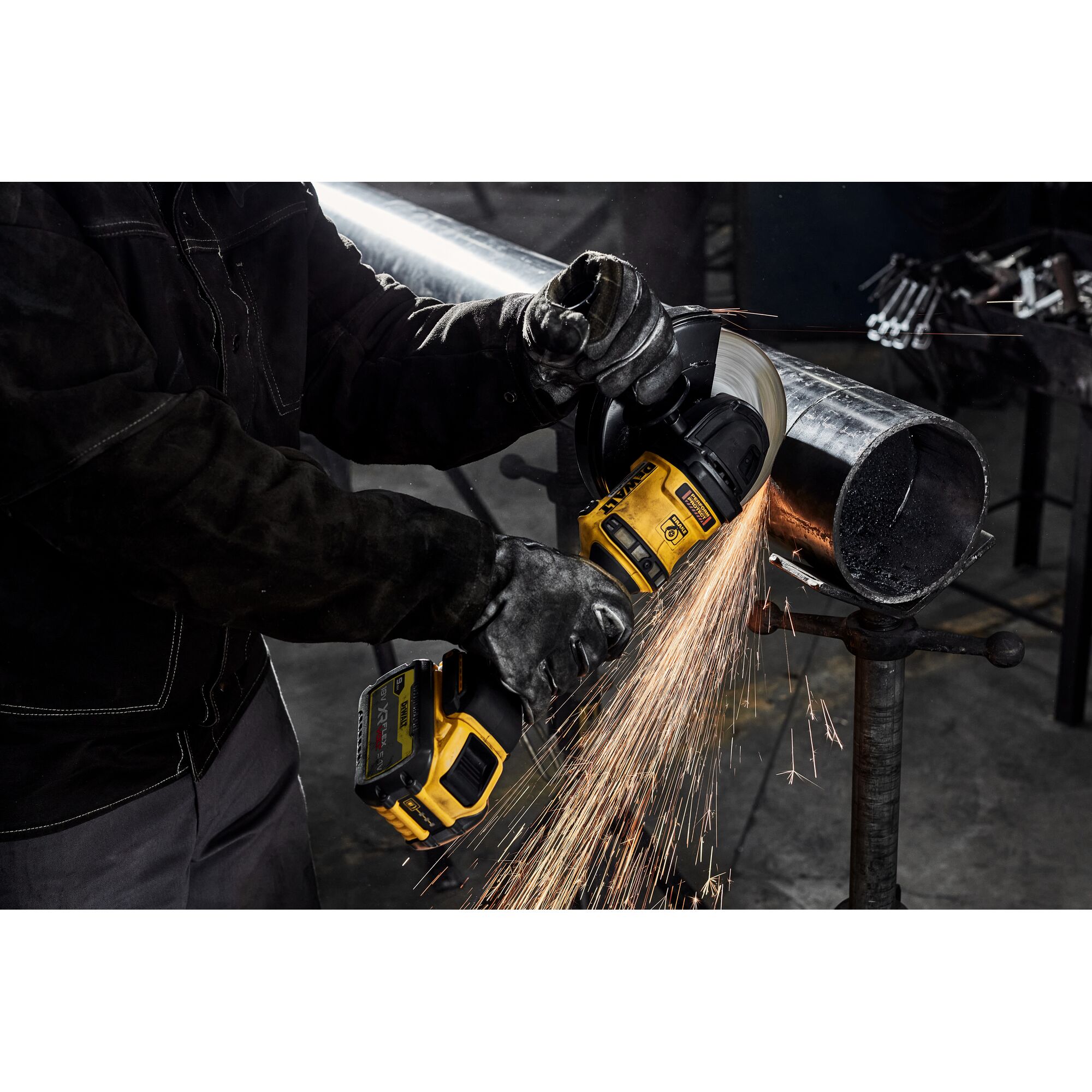 138185_Dewalt_54V_haakse_slijper_180mm_Flexvolt_DCG440N_XJ_p4