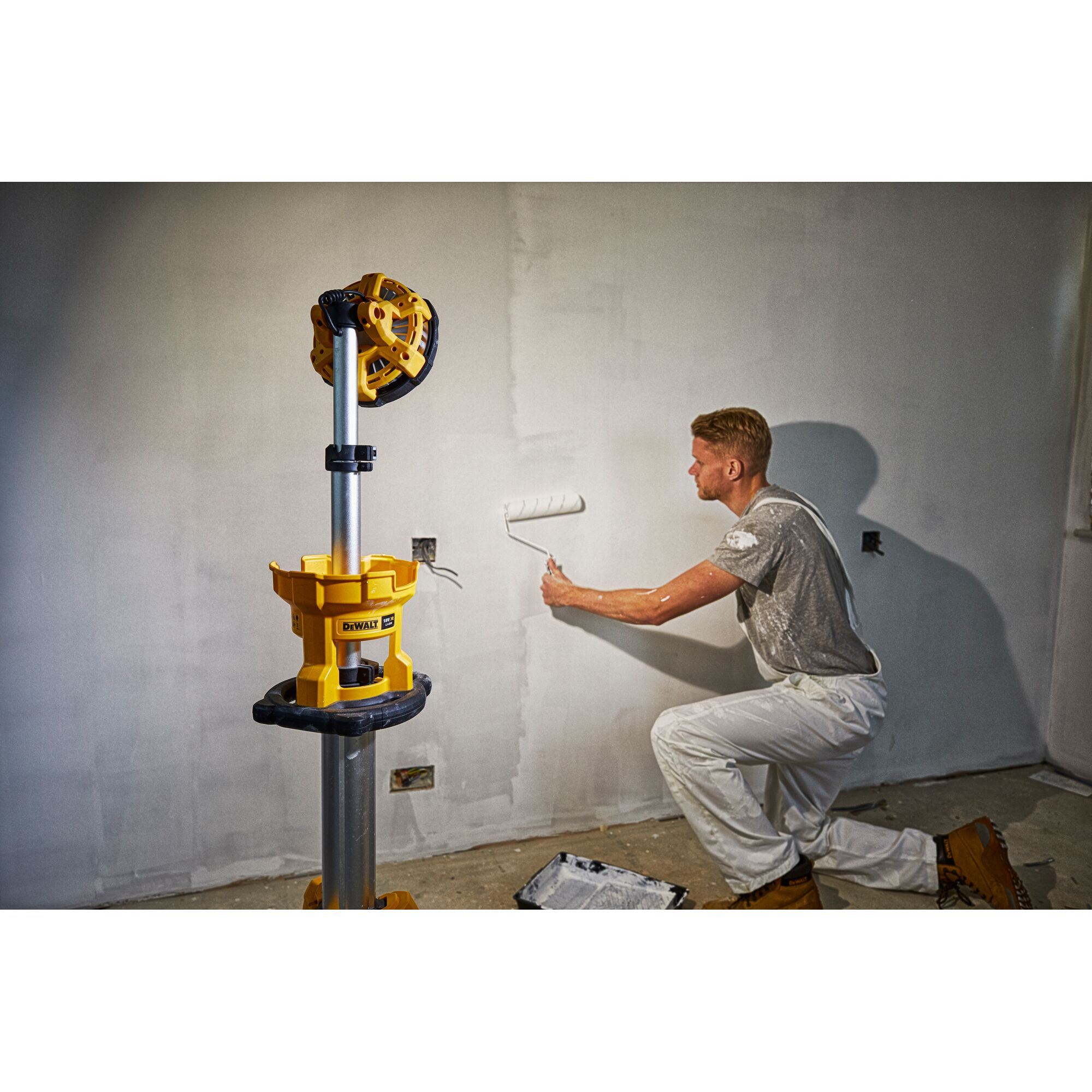 138211_Dewalt_18V_LED_area_lamp_3000_lm_driepoot_DCL079_XJ_p8