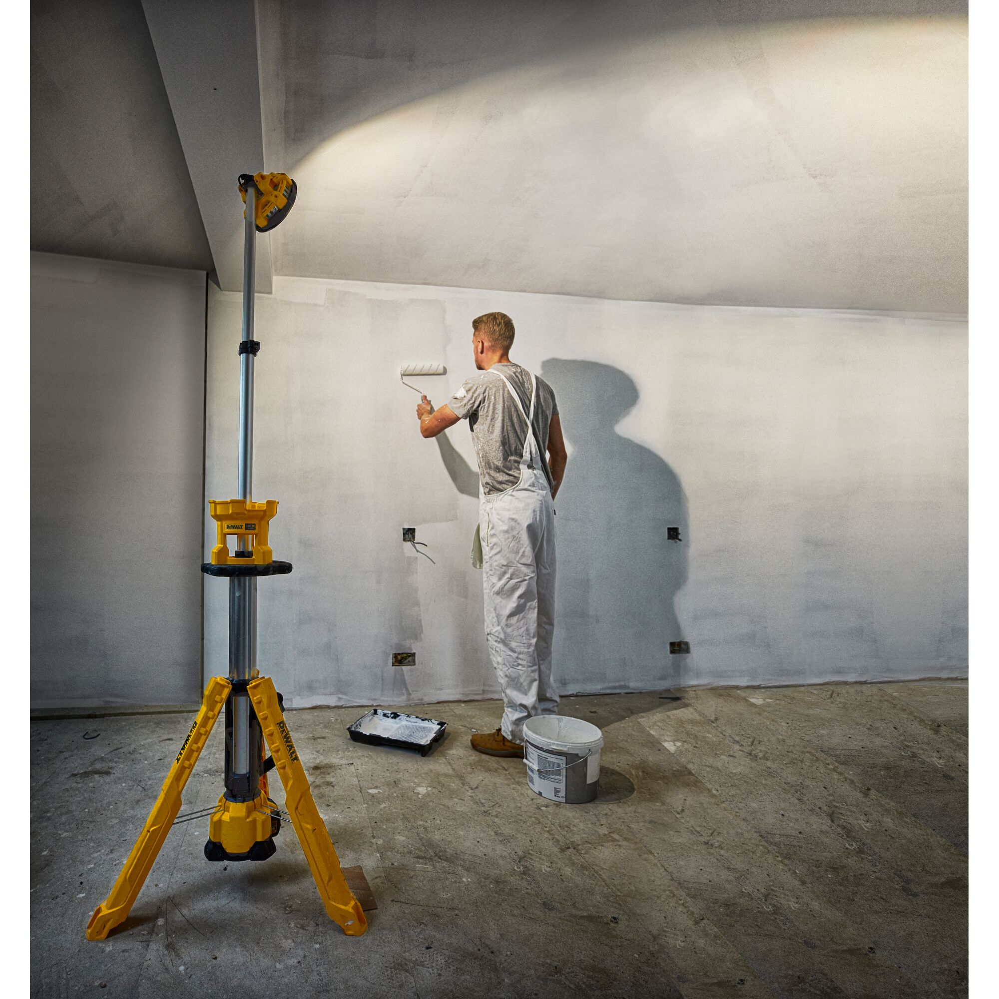 138211_Dewalt_18V_LED_area_lamp_3000_lm_driepoot_DCL079_XJ_p9