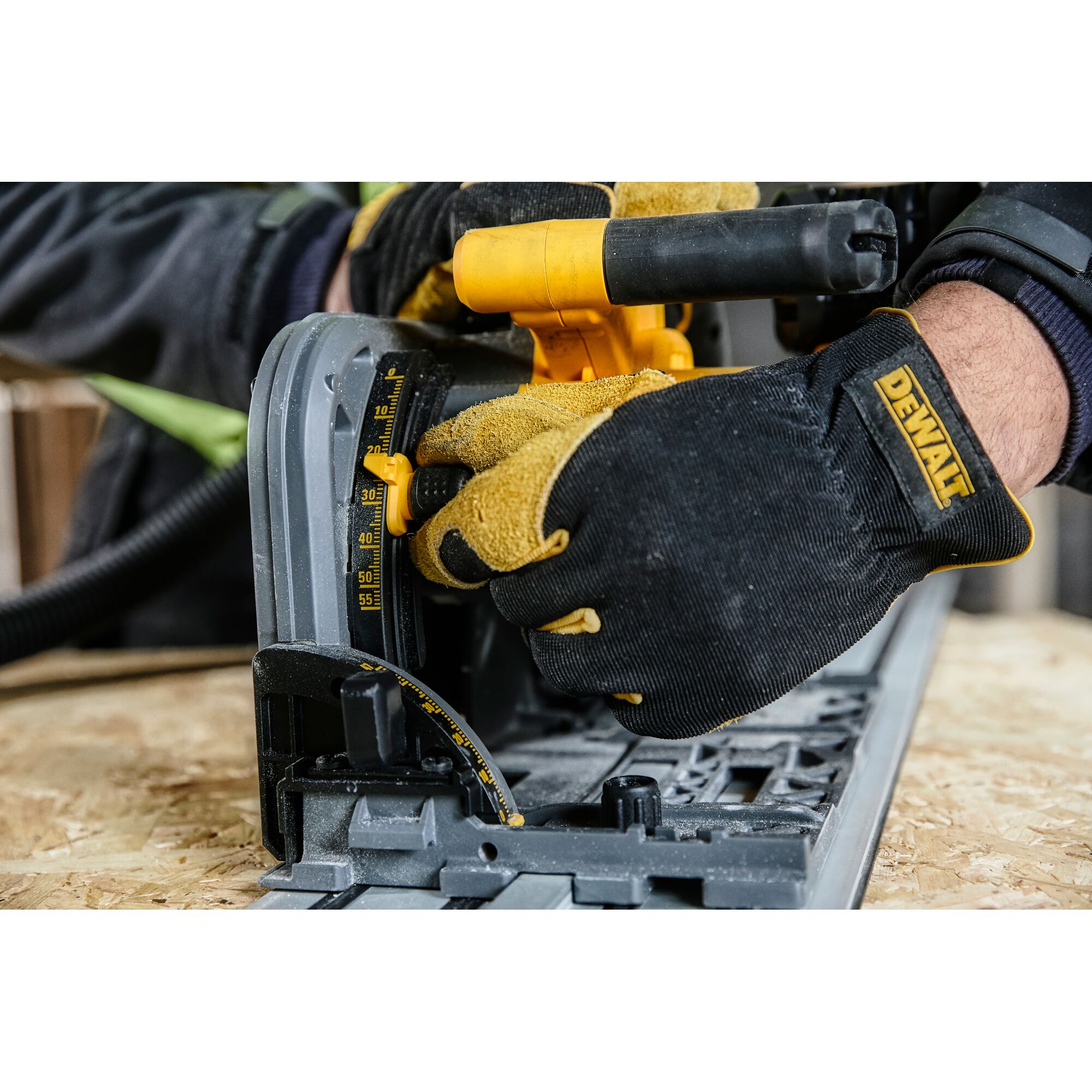 138259_Dewalt_54V_invalzaag_165_55mm_Flexvolt_DCS520NT_XJ_p4