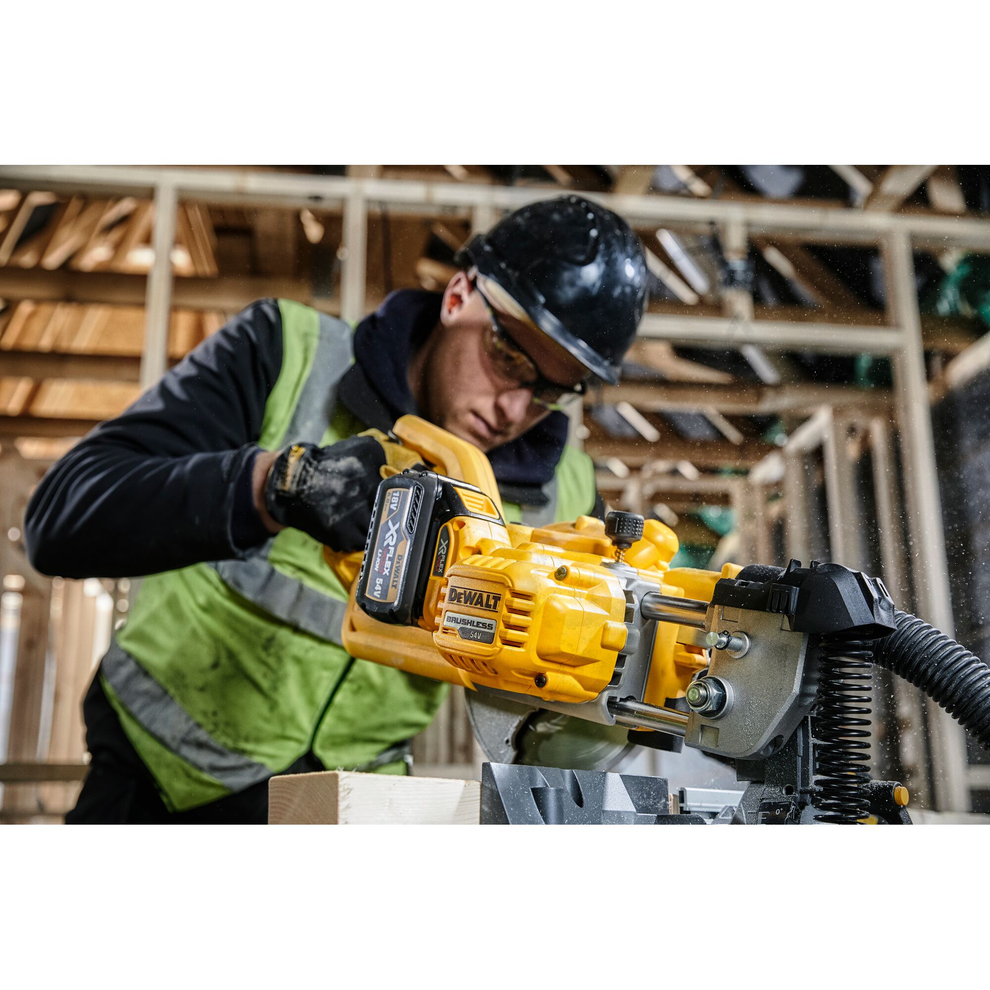 138272_Dewalt_54V_afkort__verstekzaag_216mm_XPS_Flexvolt_2x_6_0Ah_DCS777T2_QW_p8