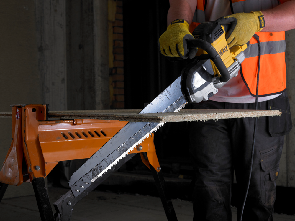 138326_Dewalt_alligatorzaag_450mm_1700W_met_48T_cellenbeton_zaagblad_DWE399_QS_p5