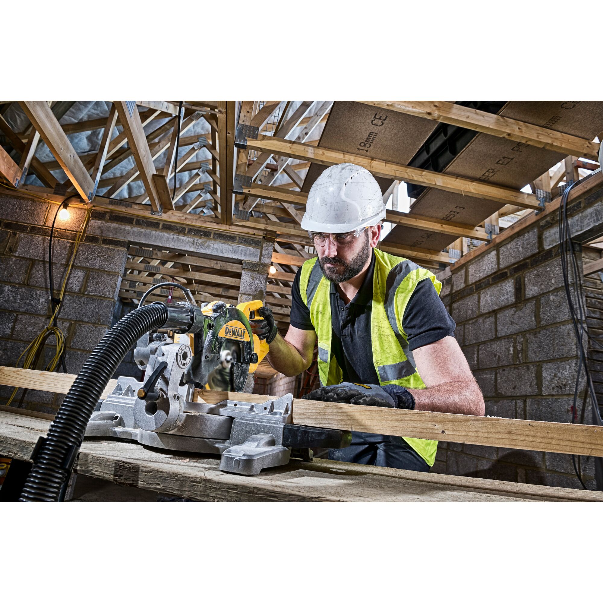 138341_Dewalt_afkort_verstekzaag_216mm_1400W_XPS_DWS774_QS_p5