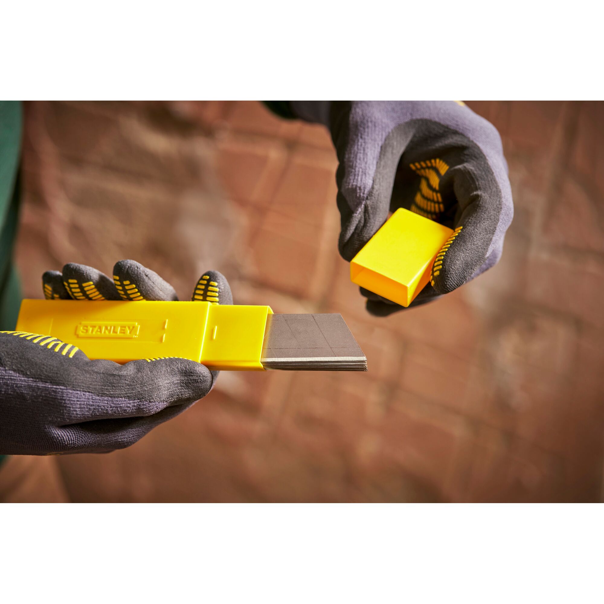 139929_Stanley_Reserve_afbreekmes_25mm_10_stuks_dispenser_0_11_325_p5