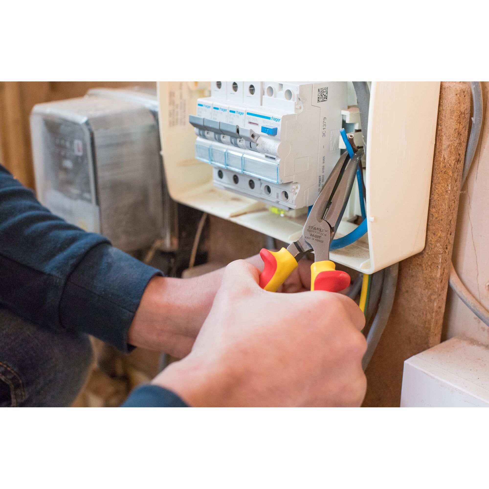 139979_Stanley_Telefoontang_Gebogen_VDE_200mm_0_84_008_p5