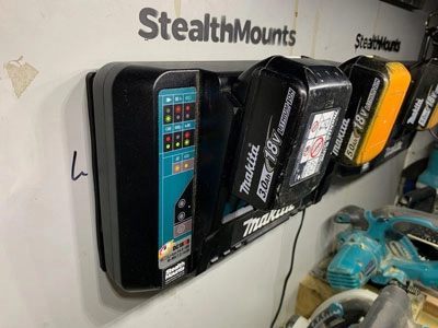 142529_StealthMounts_Makita_acculader_DC18RD_houder_18V_2st_zwart_p4