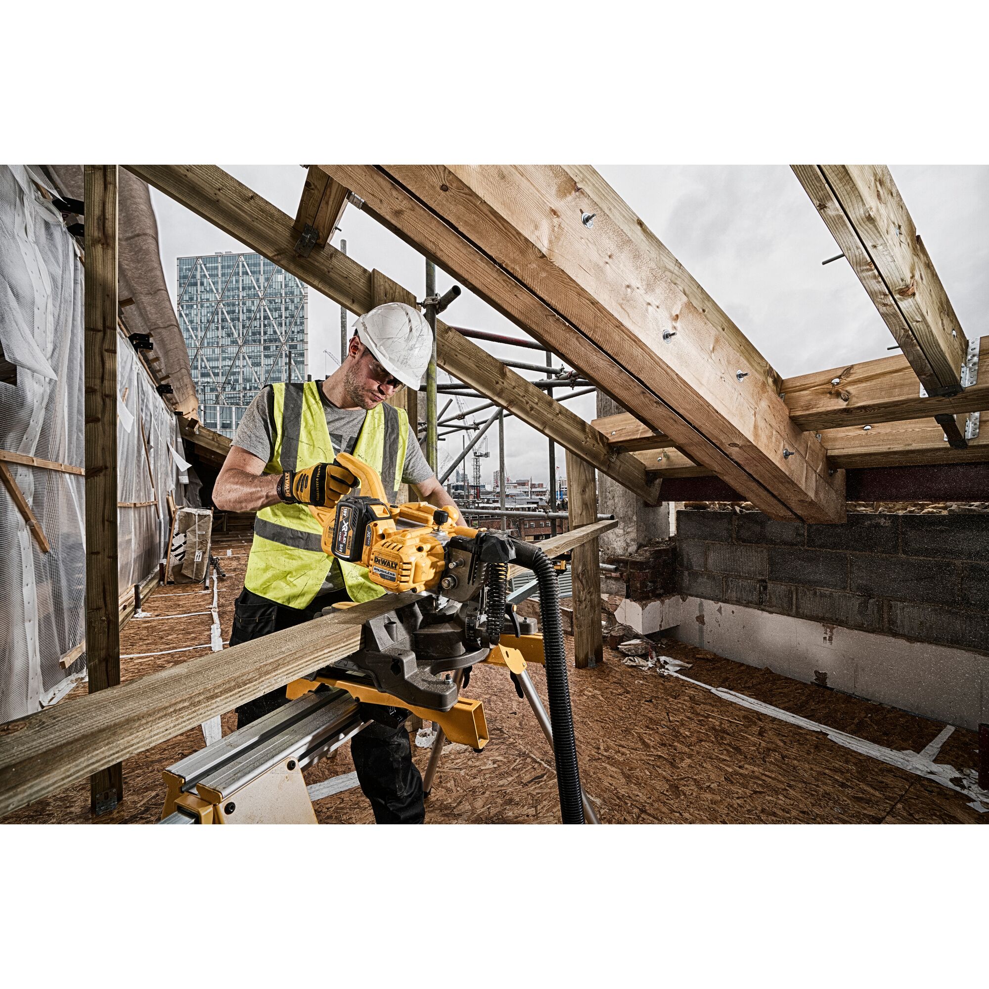 145332_Dewalt_54V_afkort__verstekzaag_216mm_XPS_Flexvolt_DCS777N_XJ_p3