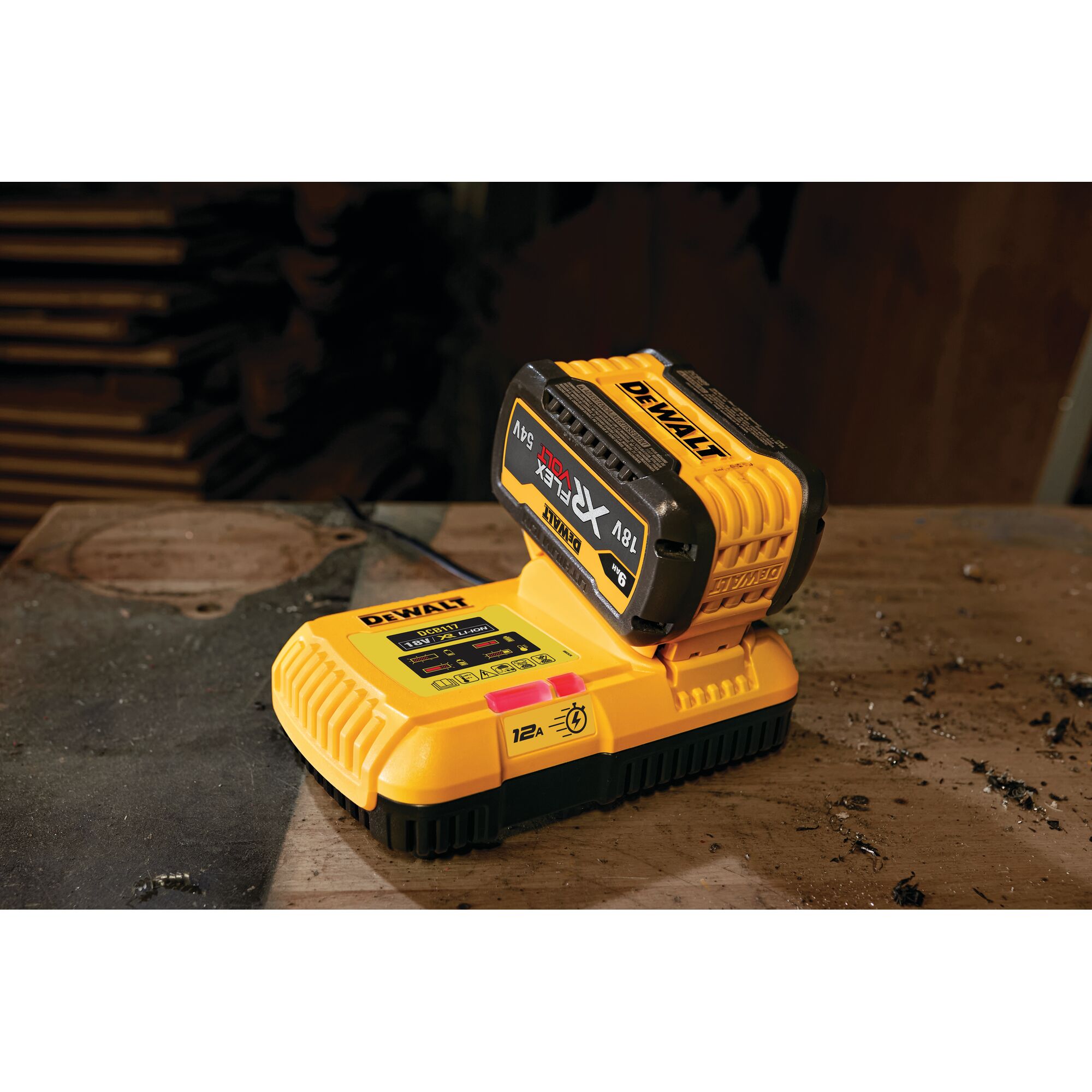 146238_Dewalt_12_18_54V_acculader_12A_DCB117_QW_p3