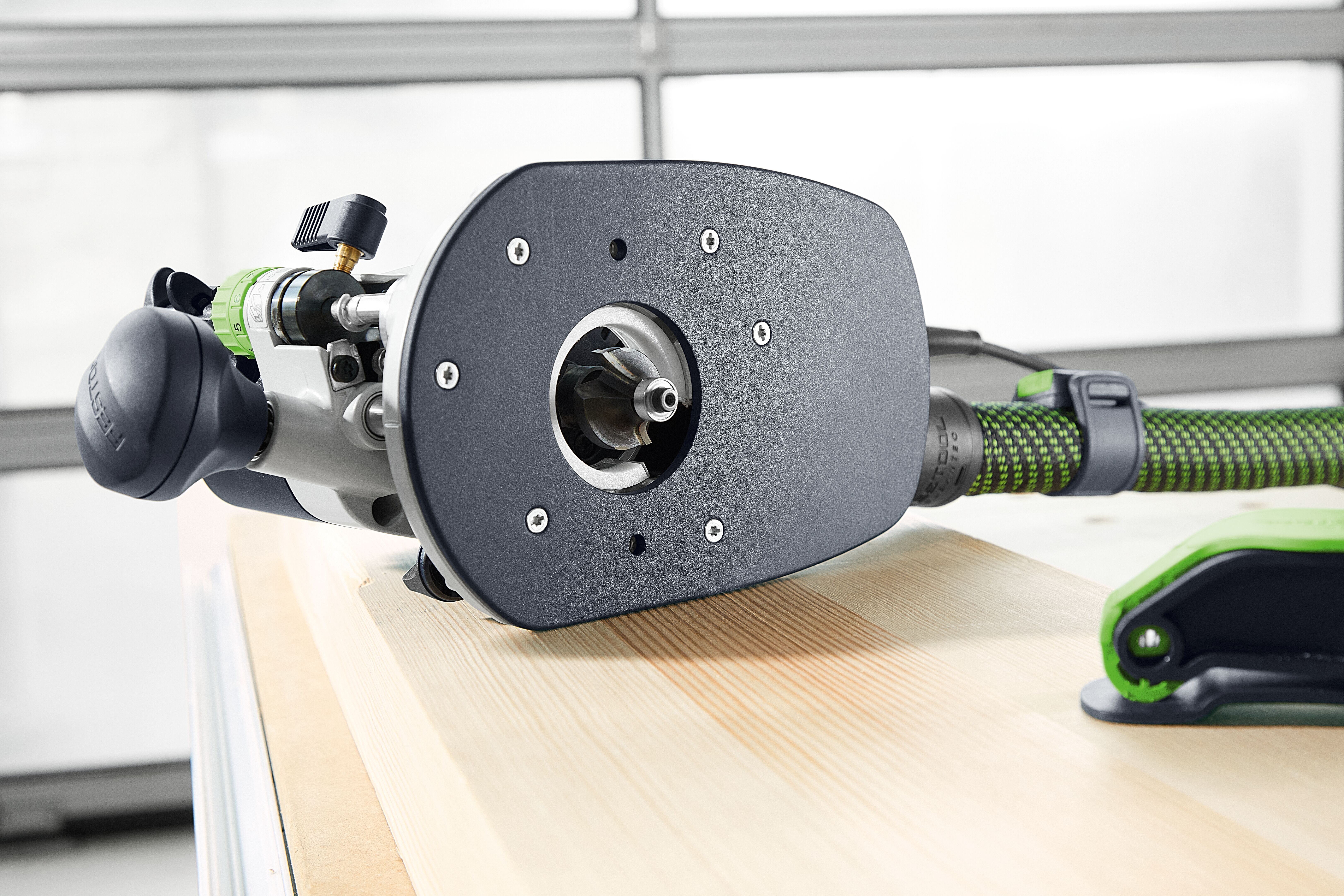 146662_festool_bovenfrees_6_8mm_1010w_of_1010_rebq_plus_p13