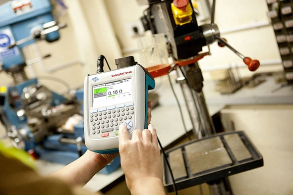 146880_Nieaf_Smitt_SafetyPAT_3140_gereedschaptester_p2