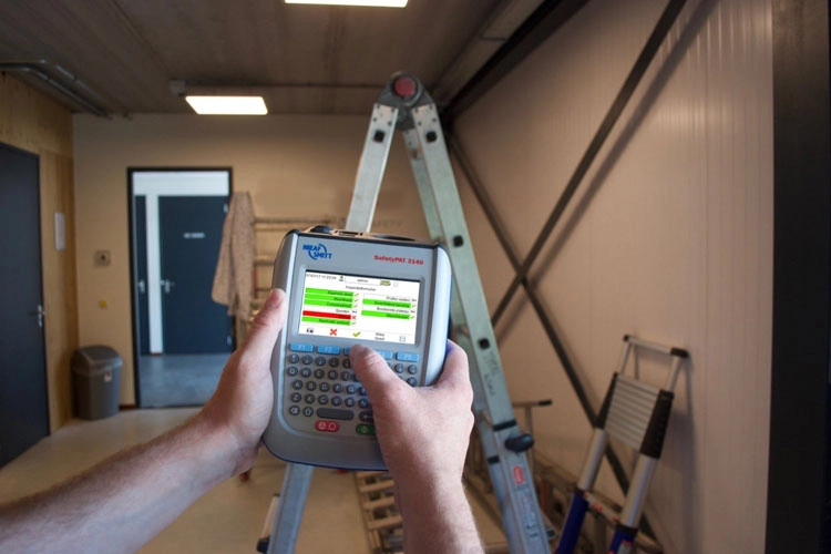 146880_Nieaf_Smitt_SafetyPAT_3140_gereedschaptester_p3