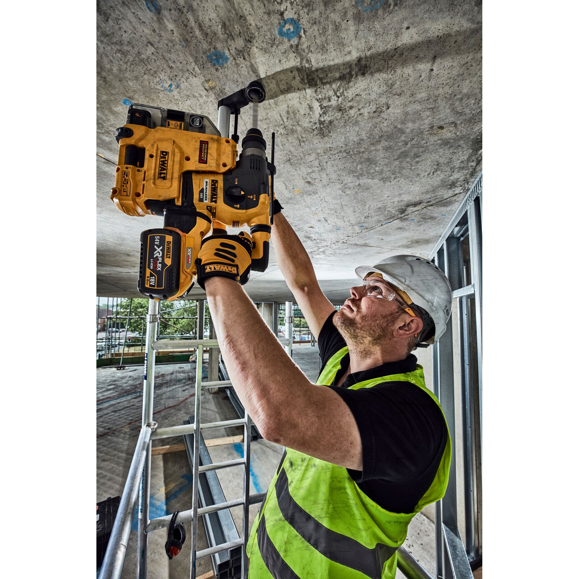 147438_Dewalt_54V_combihamer_30mm_SDS_plus_3_5J_Flexvolt_wisselbare_boorkop_stofafzuiging__2x_9_0Ah_DCH335X2_QW_p3