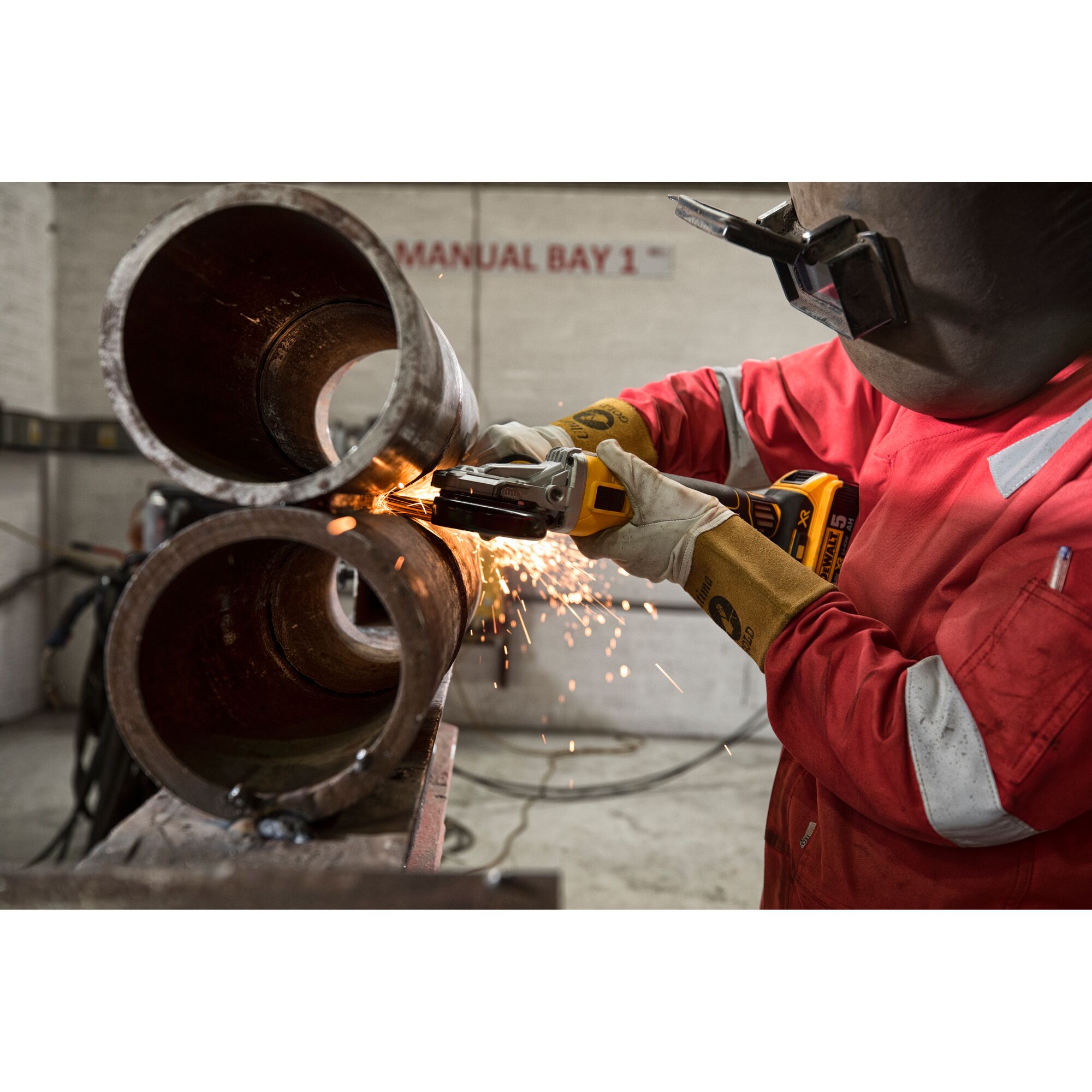 147443_Dewalt_18V_haakse_slijper_125mm_met_platte_kop_en_schuifschakelaar_DCG405FN_XJ_p4