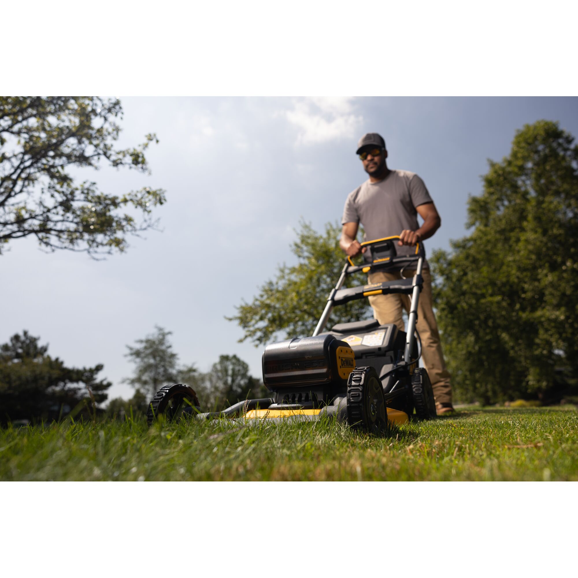 147485_Dewalt_36V_grasmaaier_48cm__werkt_op_2x_18V__DCMWP134N_XJ_p9