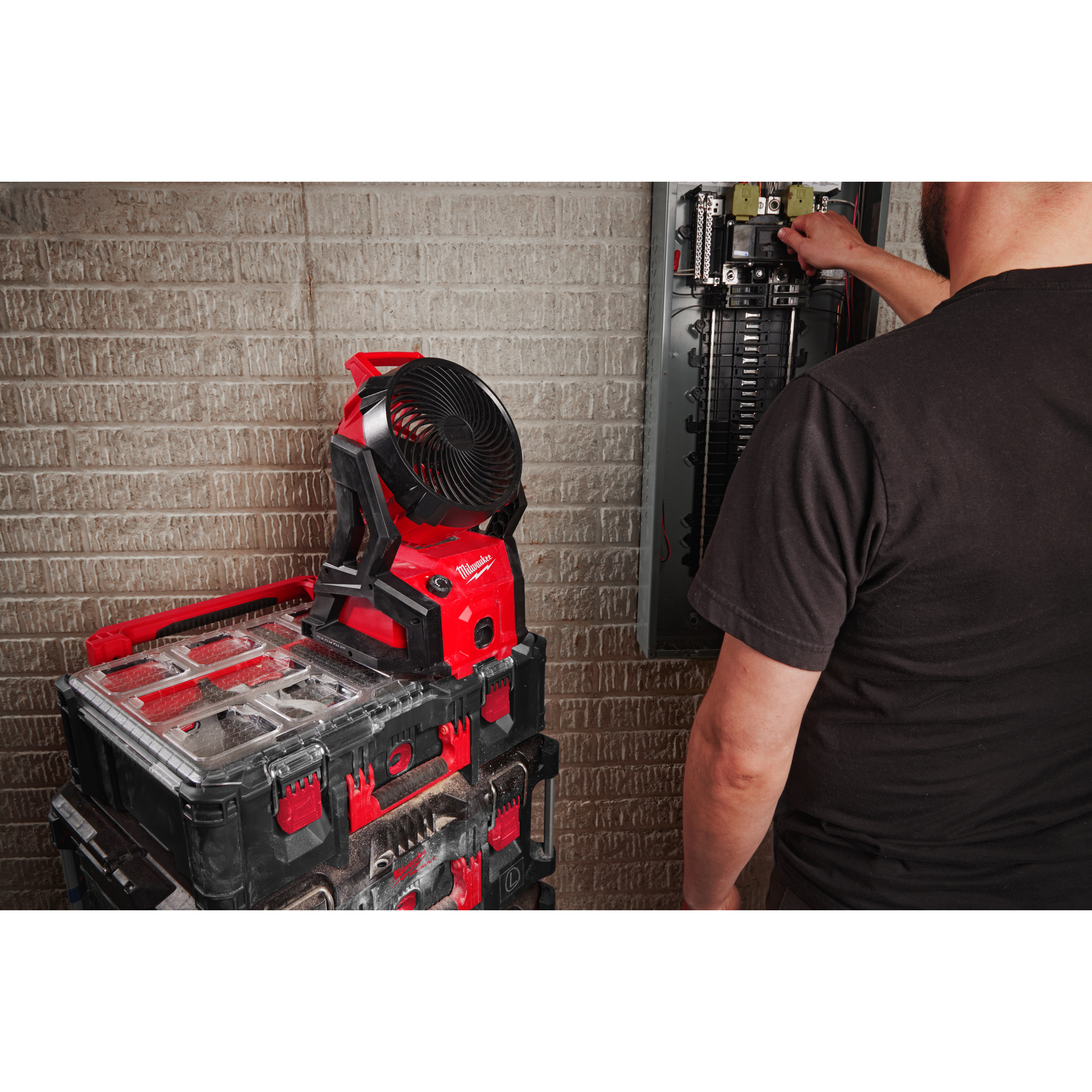 147593_Milwaukee_18V_ventilator_175mm_PACKOUT_M18_AFG2_0_p6