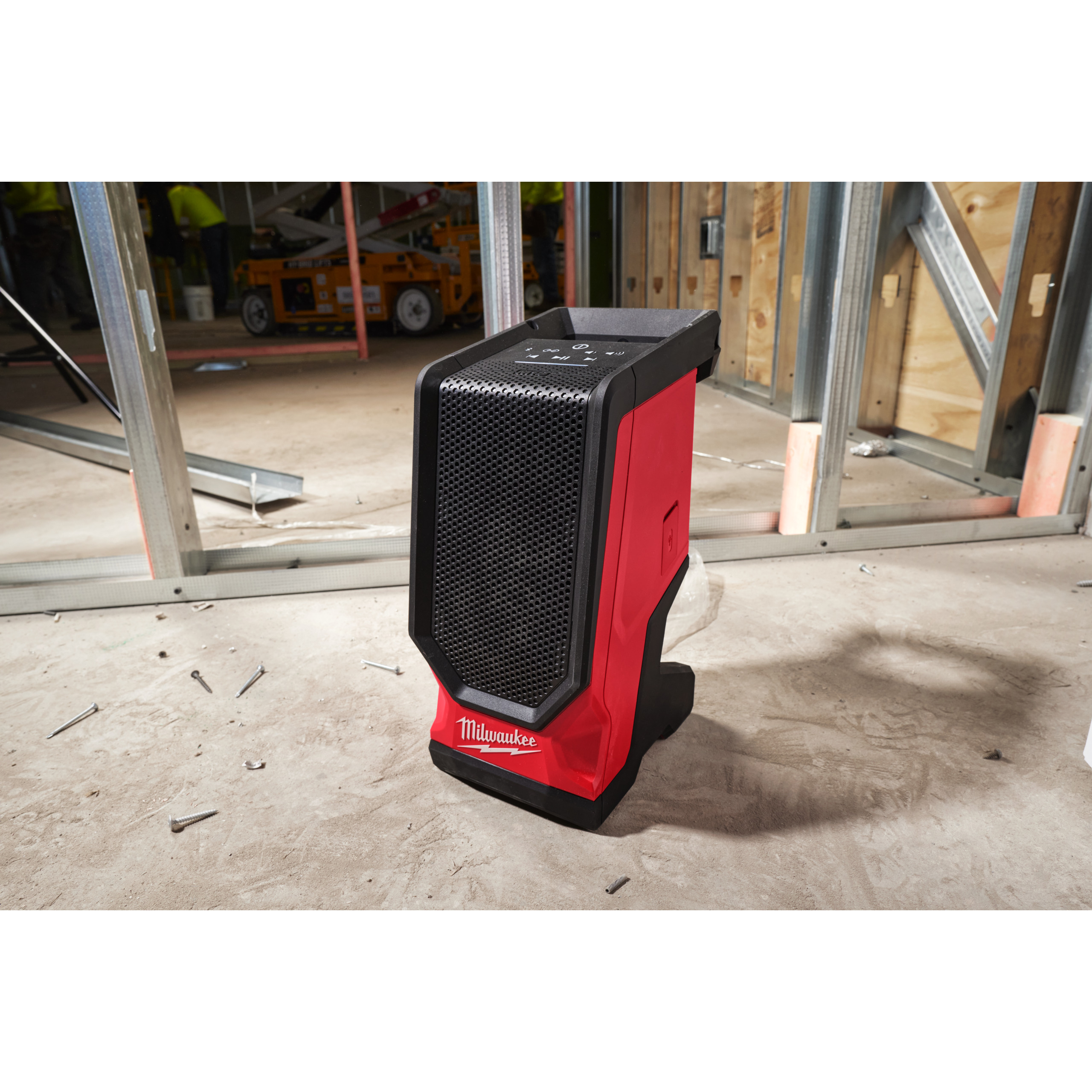147597_Milwaukee_18V_Bluetooth_speaker_jobsite_M18_SPEJSG2_0_p4