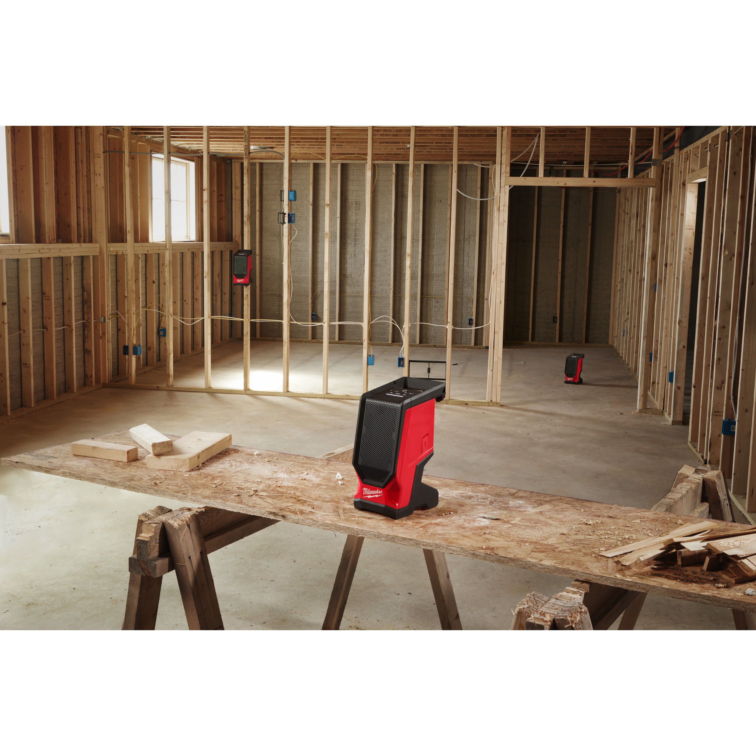 147597_Milwaukee_18V_Bluetooth_speaker_jobsite_M18_SPEJSG2_0_p5
