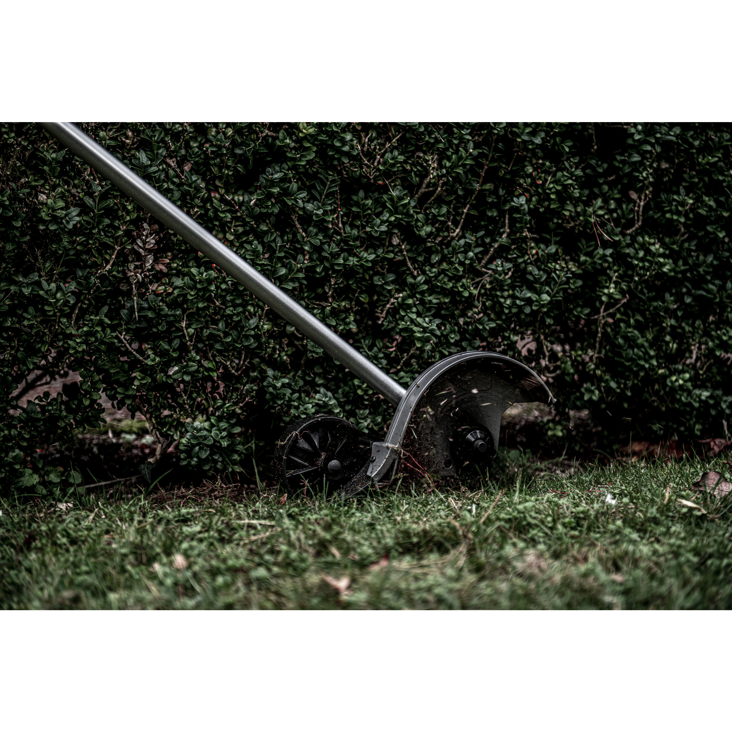 147627_Milwaukee_18V_outdoor_power_head_kantenmaaier_M18_FOPH_EA_p3