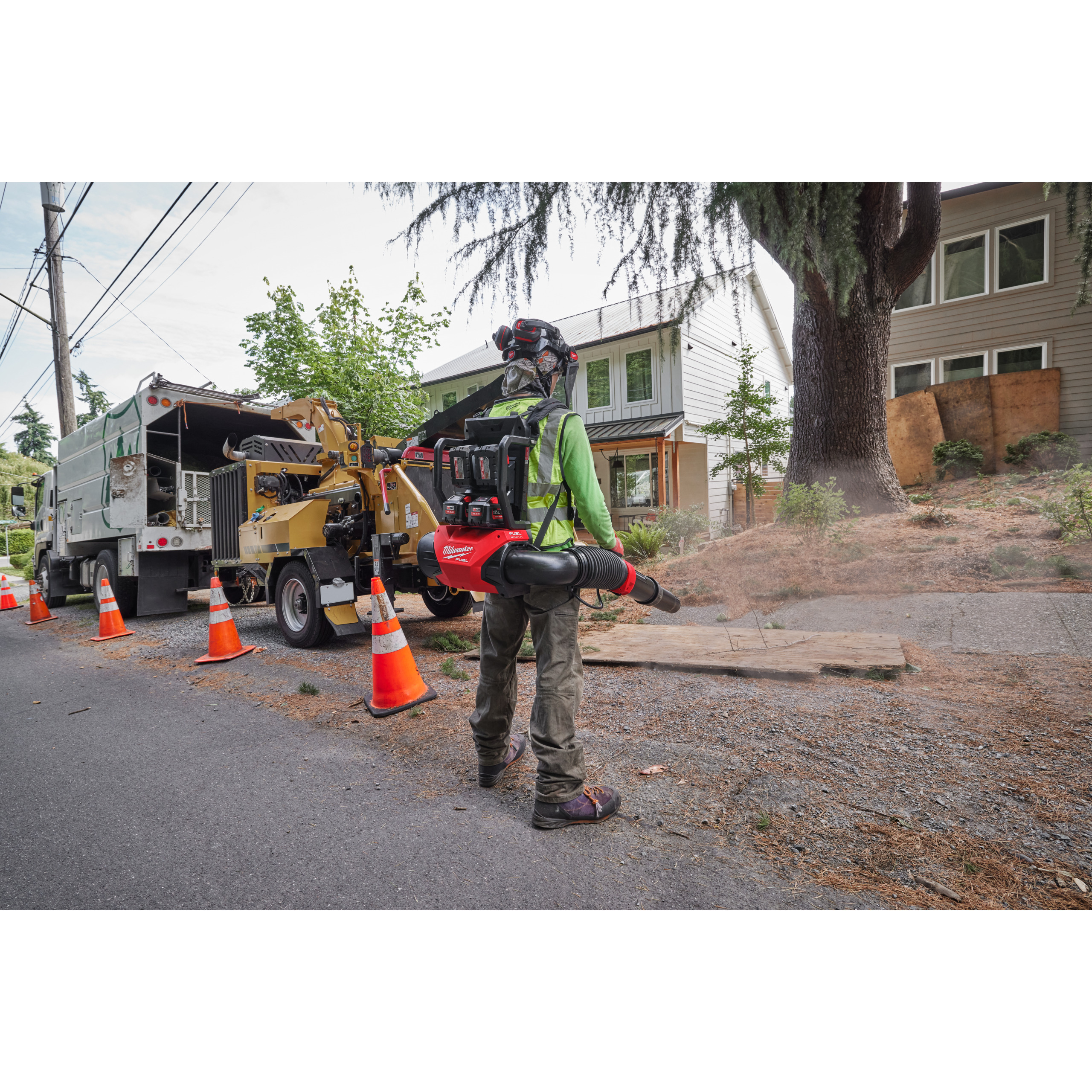 147649_Milwaukee_18V_bladblazer_FUEL_rugzak_dual_battery_M18_F2BPB_0_p4